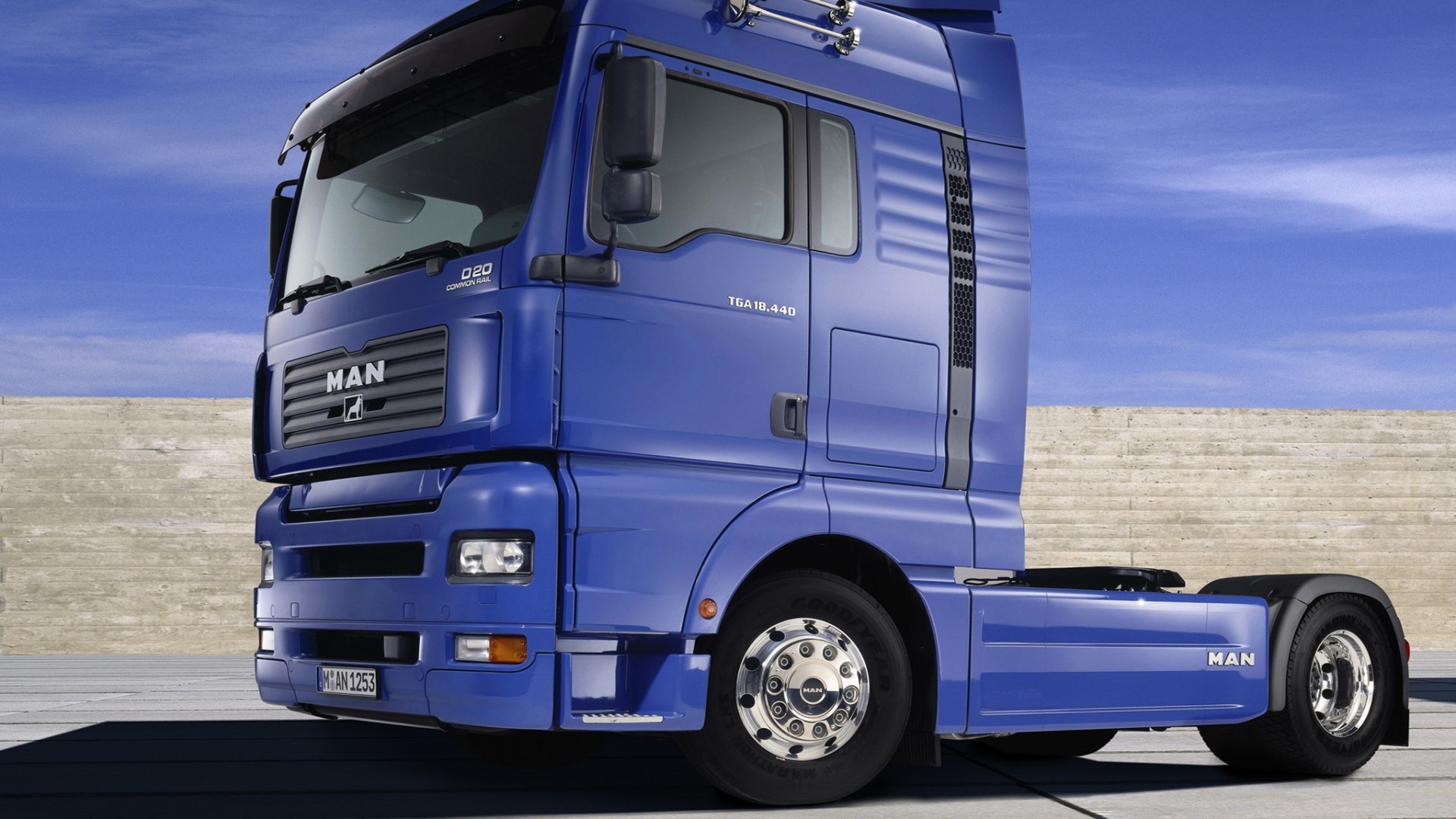 Blue MAN TGA 18.440 Semi-truck HD Wallpaper