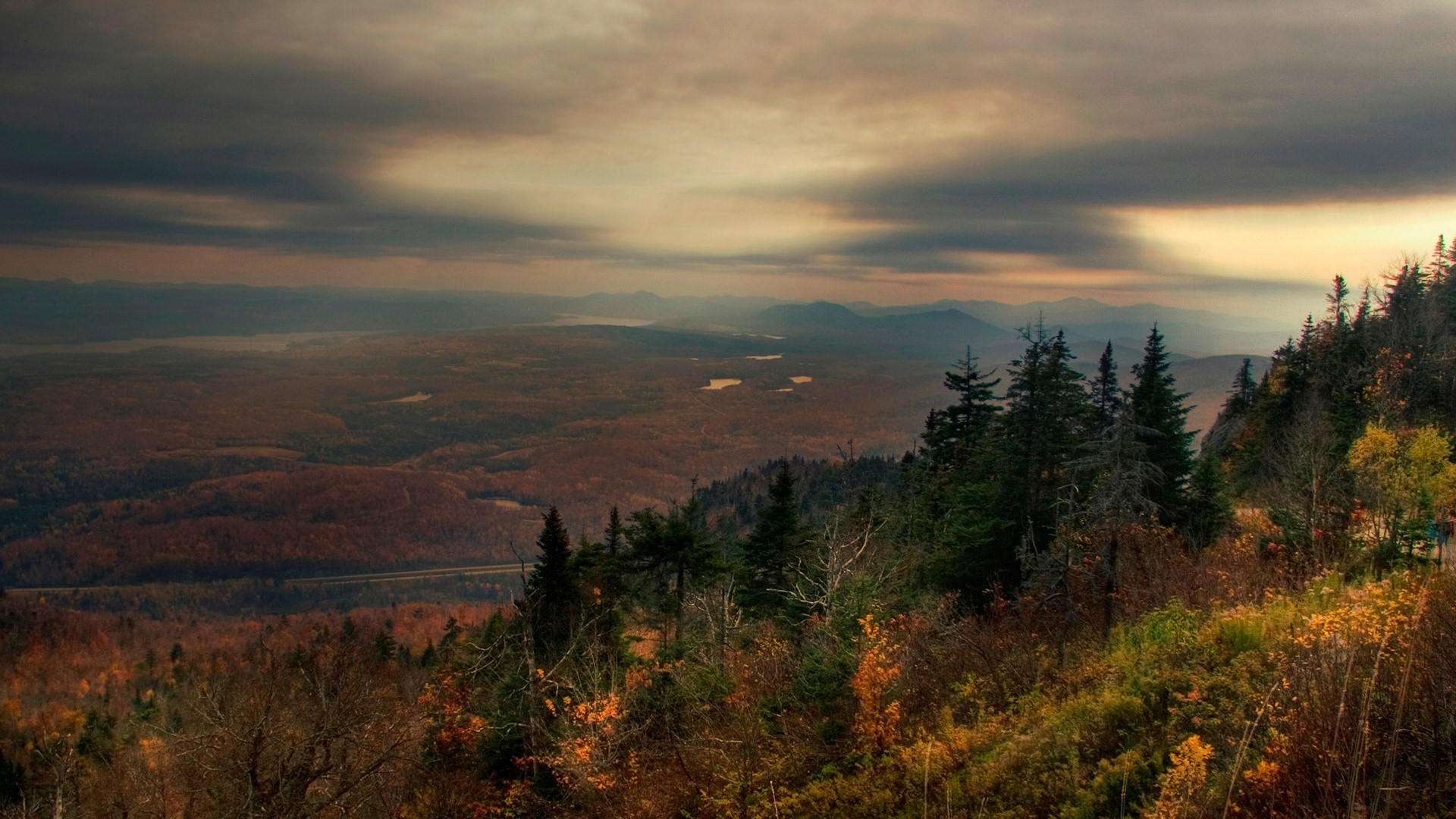 Autumn Mountains with Sunbeams HD Wallpaper