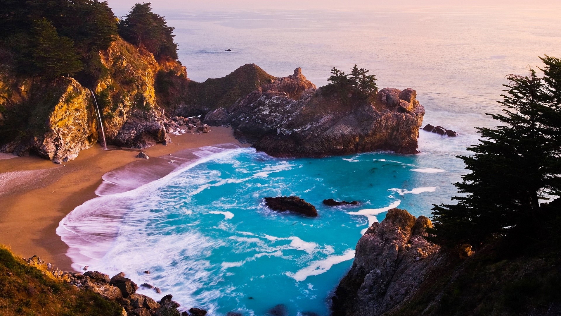 McWay Falls at Julia Pfeiffer Burns State Park, California HD Wallpaper