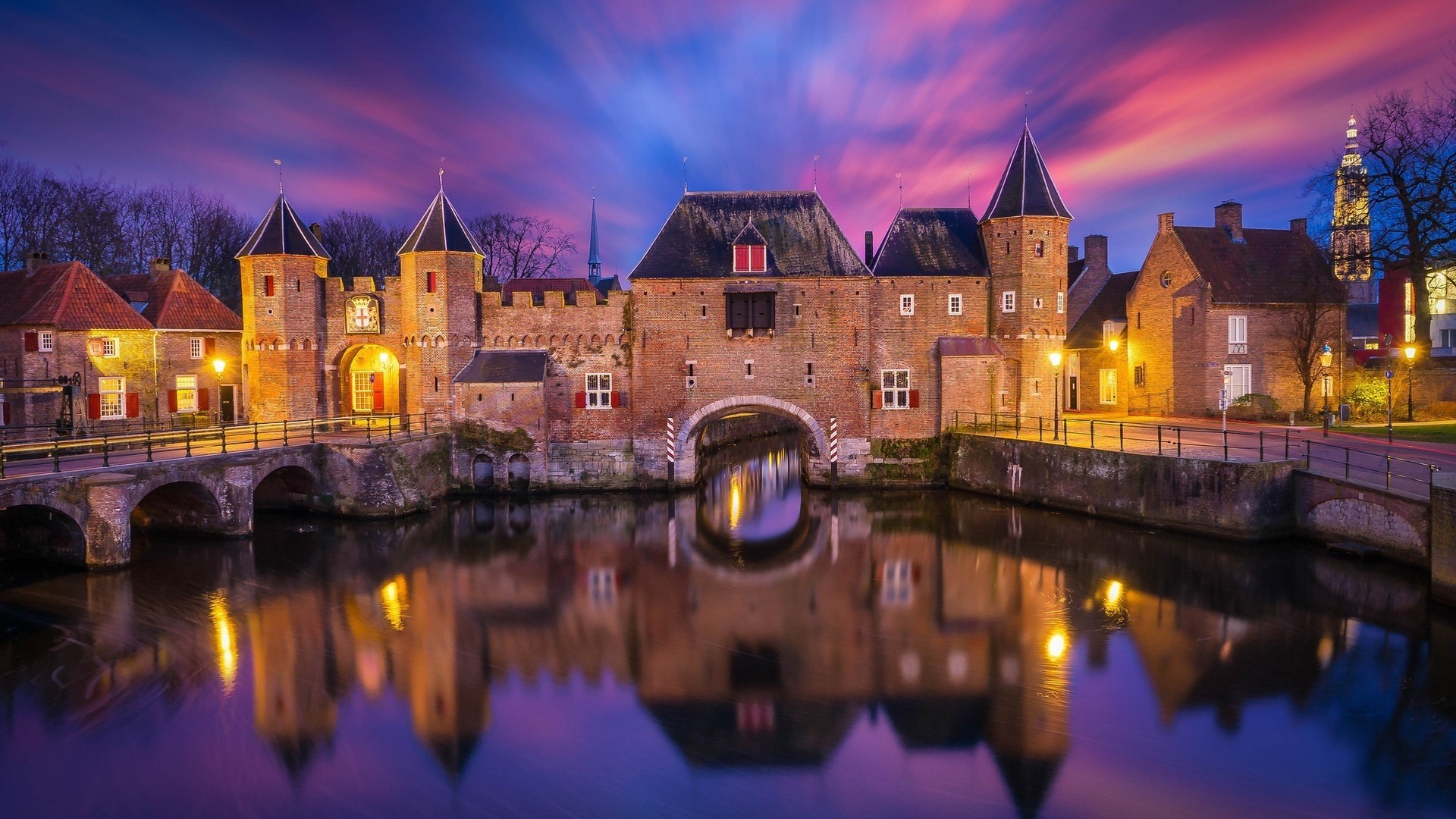 Kruispoort gate in Amersfoort, Netherlands at sunset HD Wallpaper