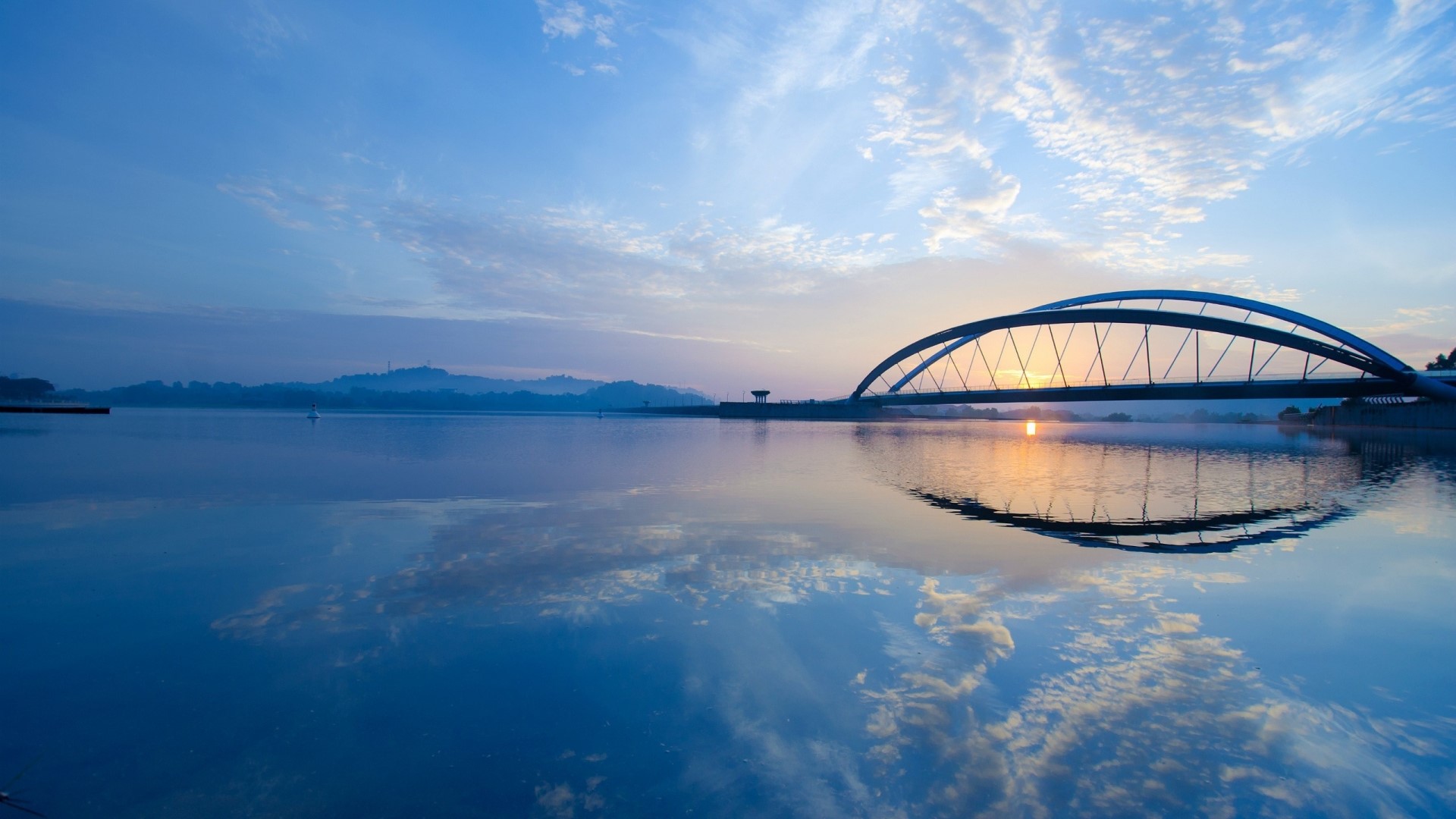 Bridge at Putrajaya at sunrise HD Wallpaper