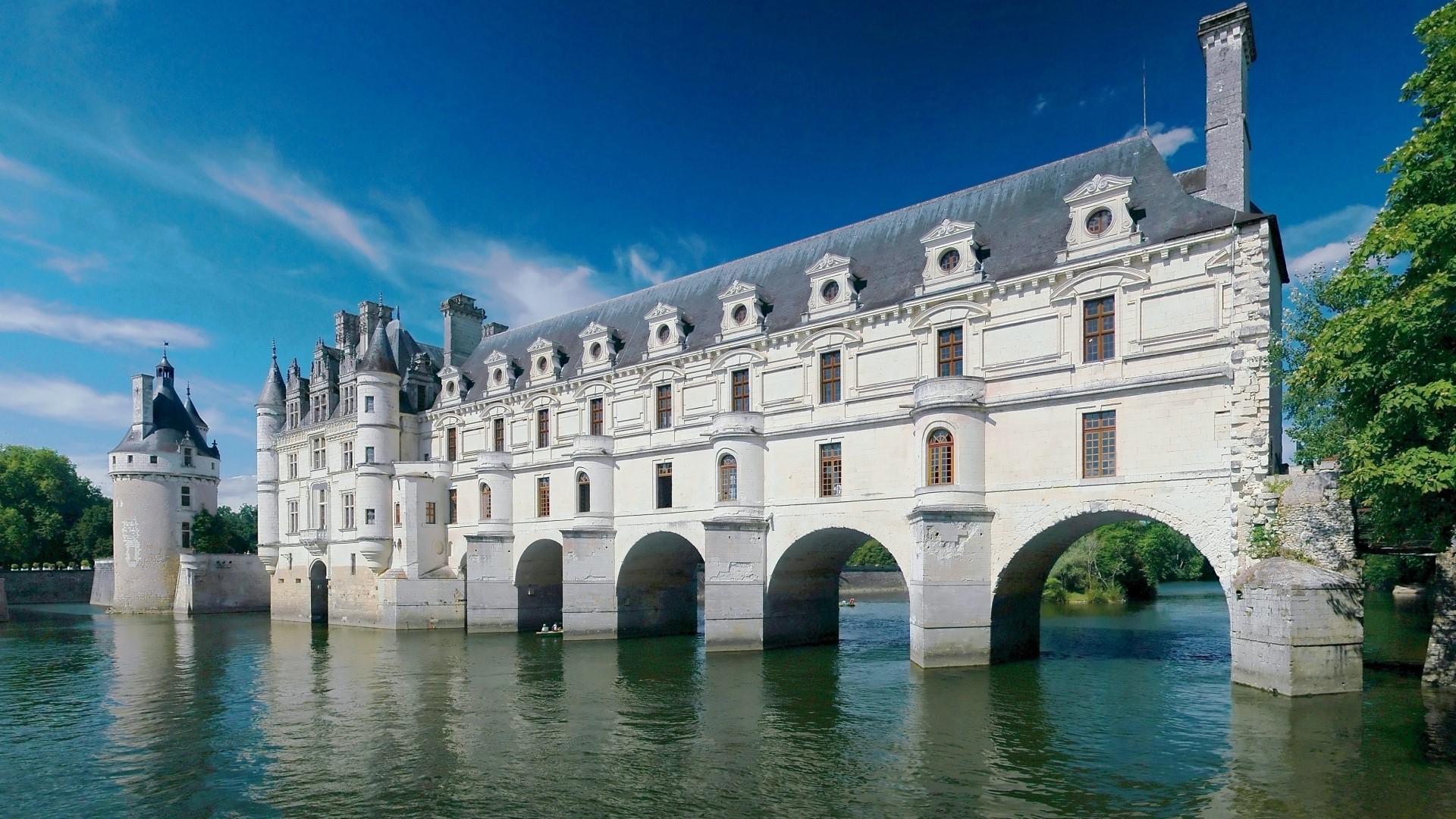 Château de Chenonceau over the Cher River HD Wallpaper