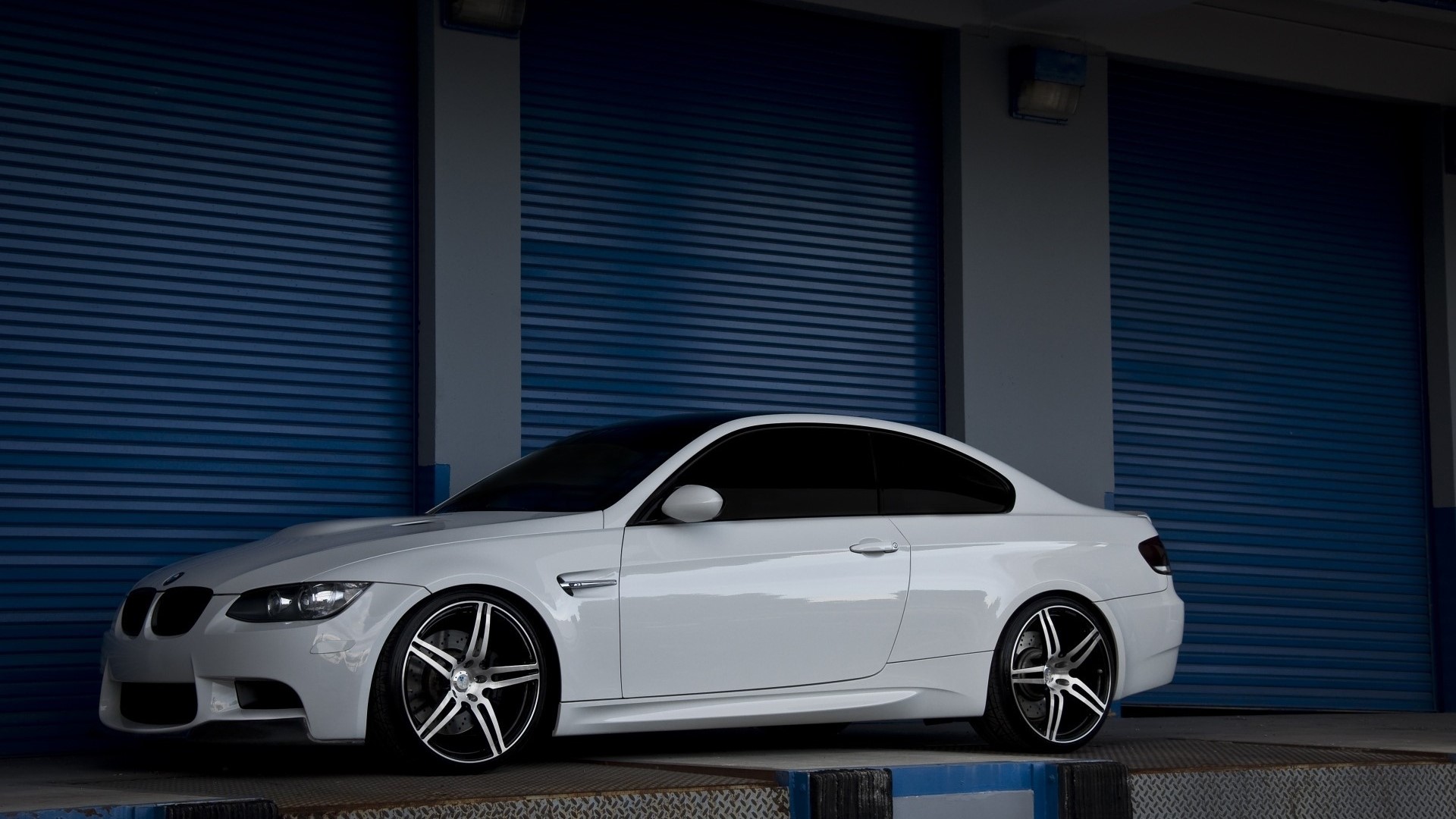 White BMW E92 Coupe HD Wallpaper