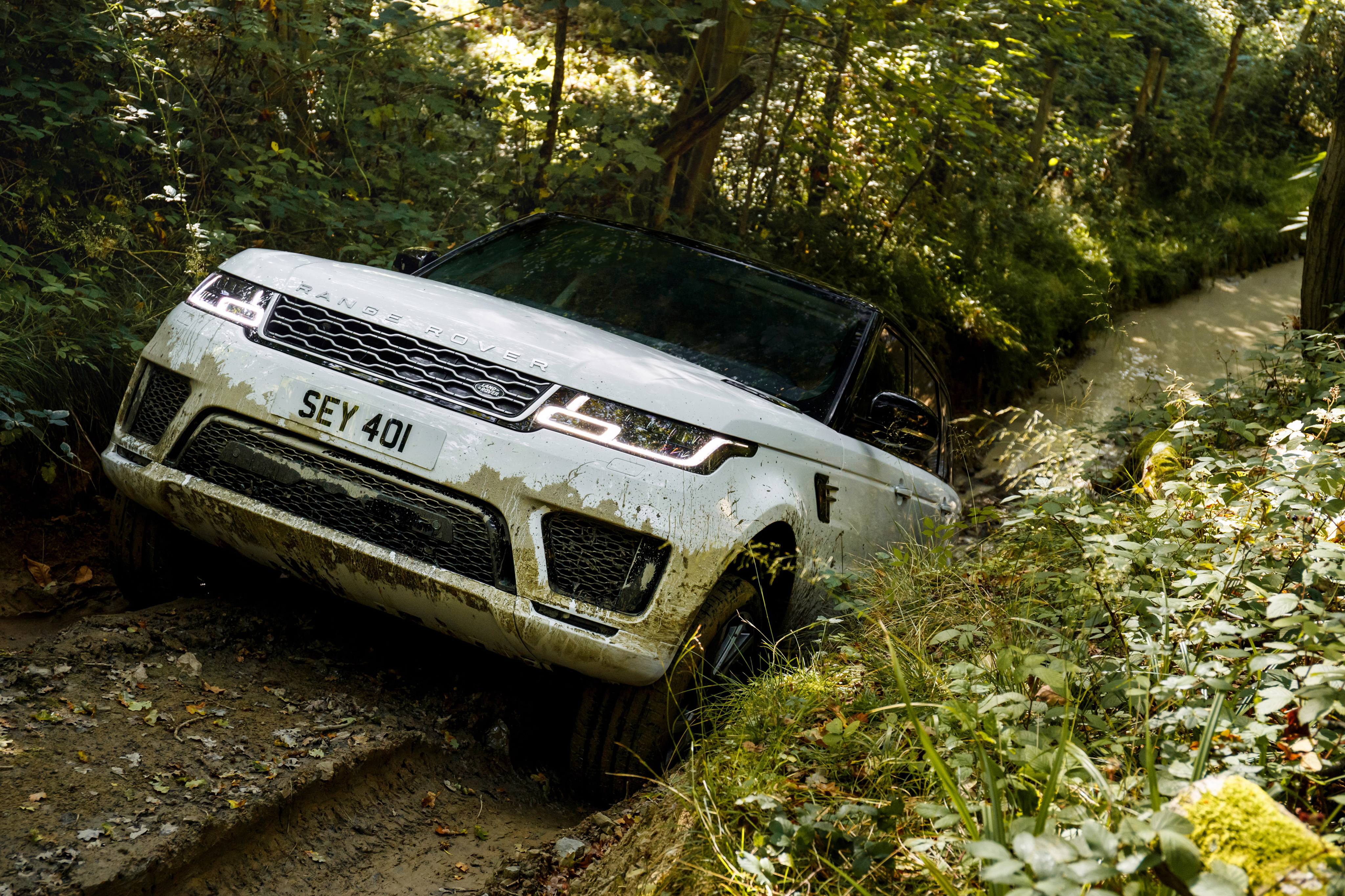 4K Range Rover Sport P400e Autobiography off-roading HD Wallpaper