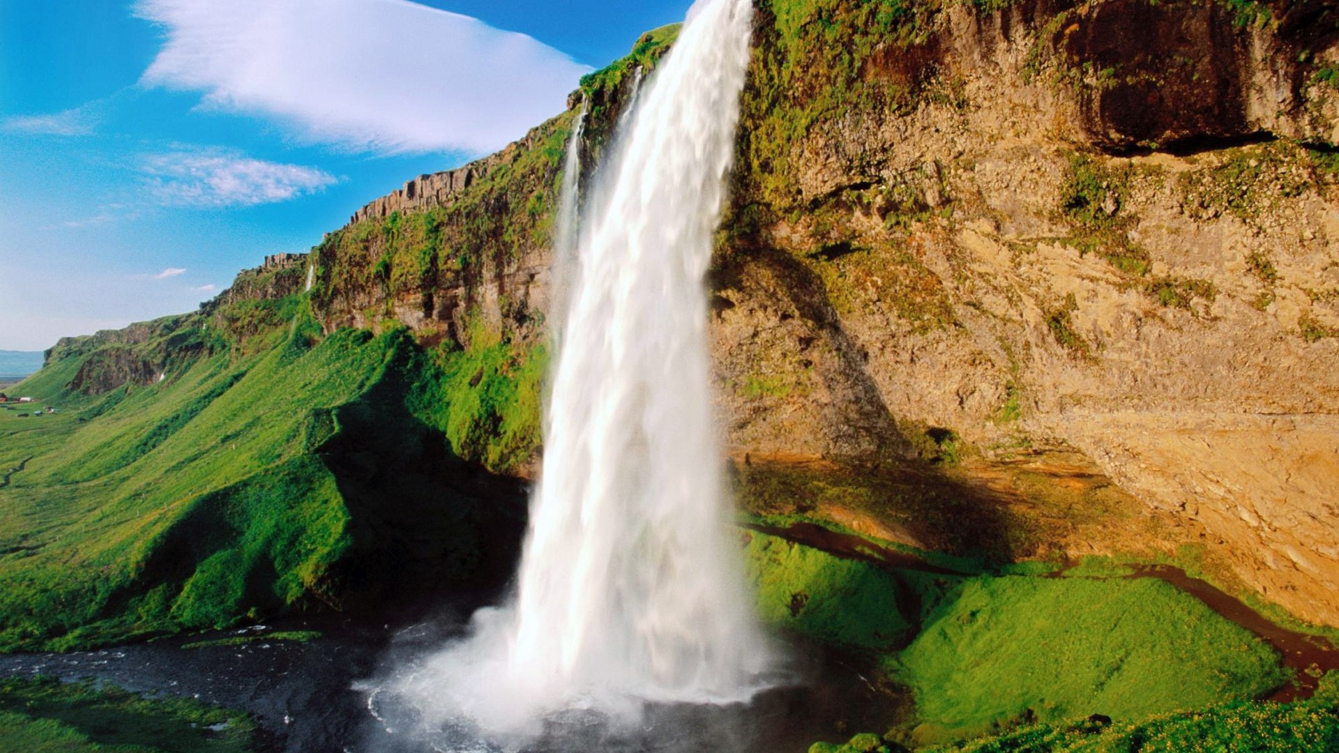 Seljalandsfoss Waterfall in Iceland HD Wallpaper