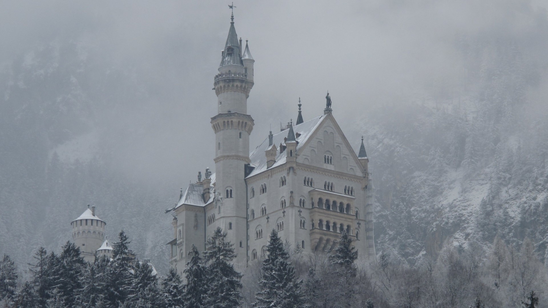 Neuschwanstein Castle in Winter HD Wallpaper