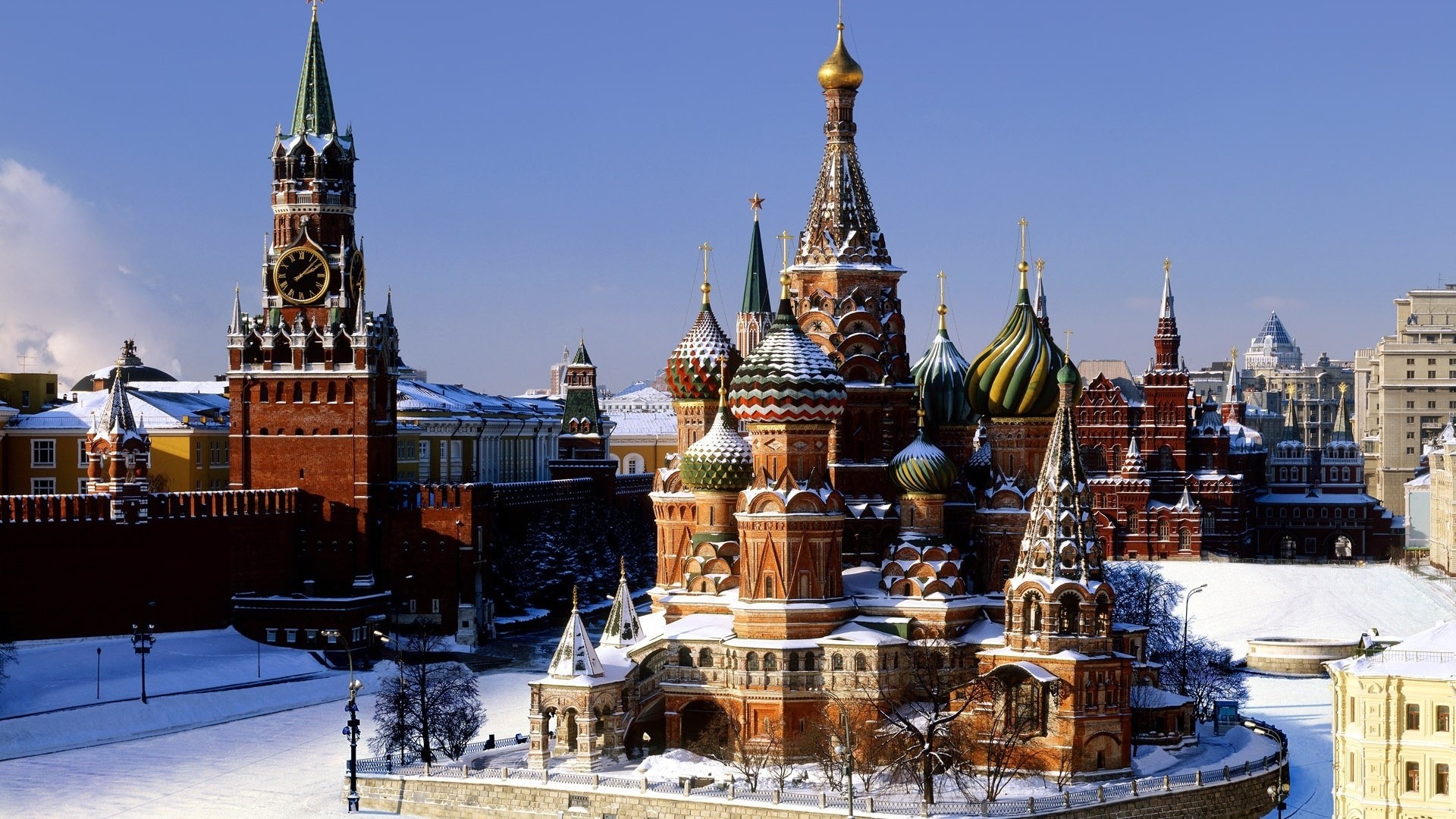 Saint Basil's Cathedral and Spasskaya Tower in winter HD Wallpaper