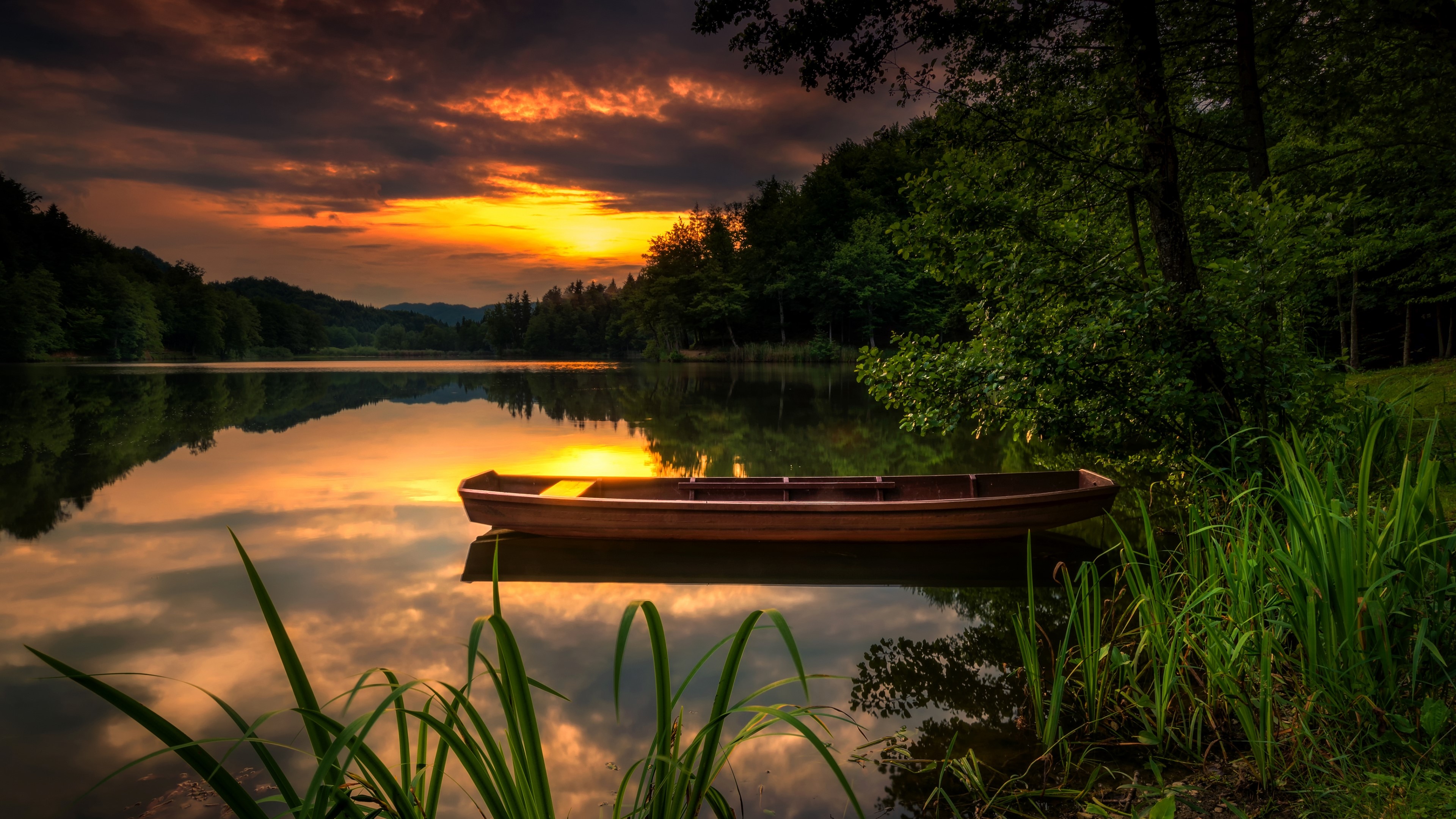 Boat on a lake at sunset HD Wallpaper