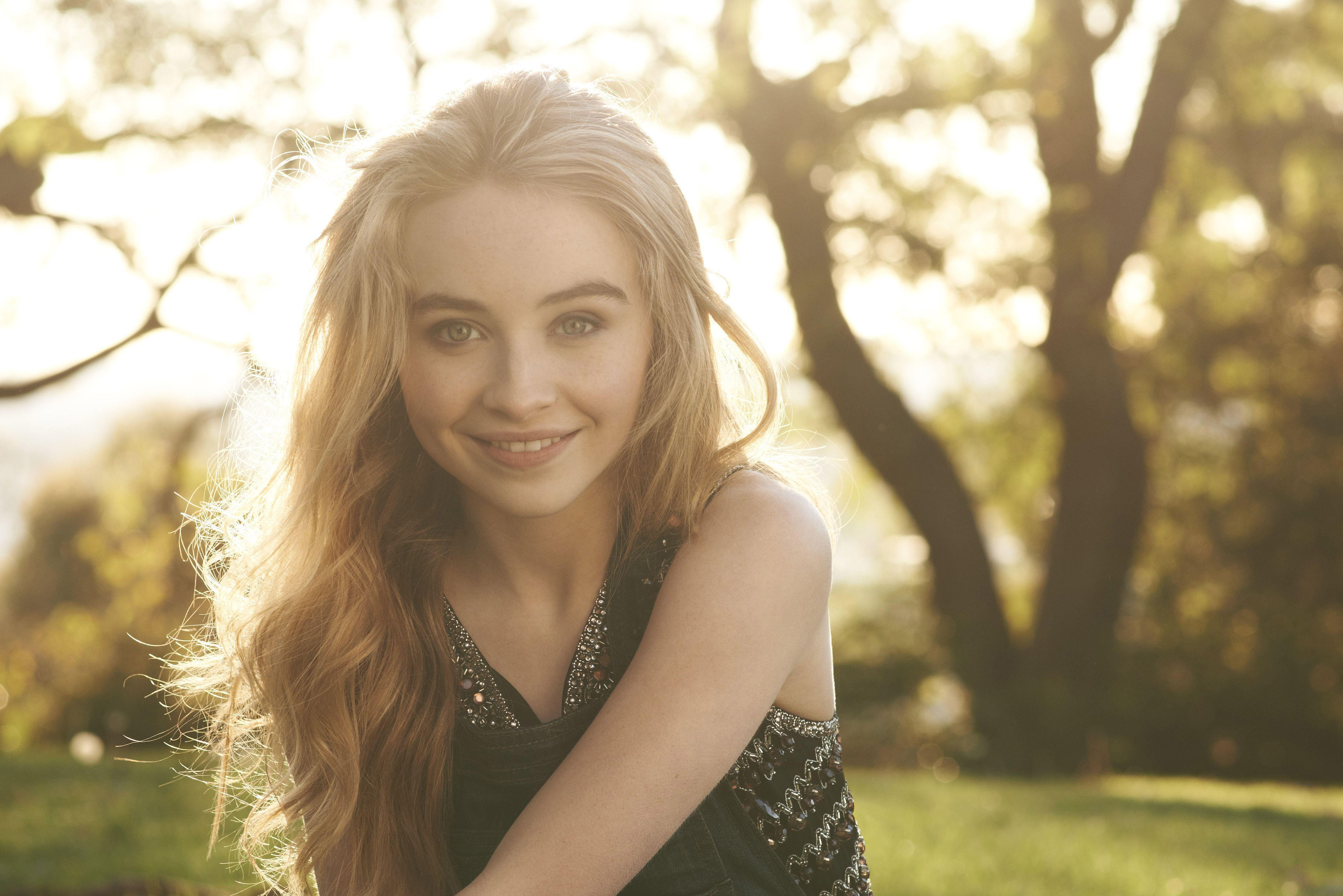 Sabrina Carpenter in 4K HD Wallpaper