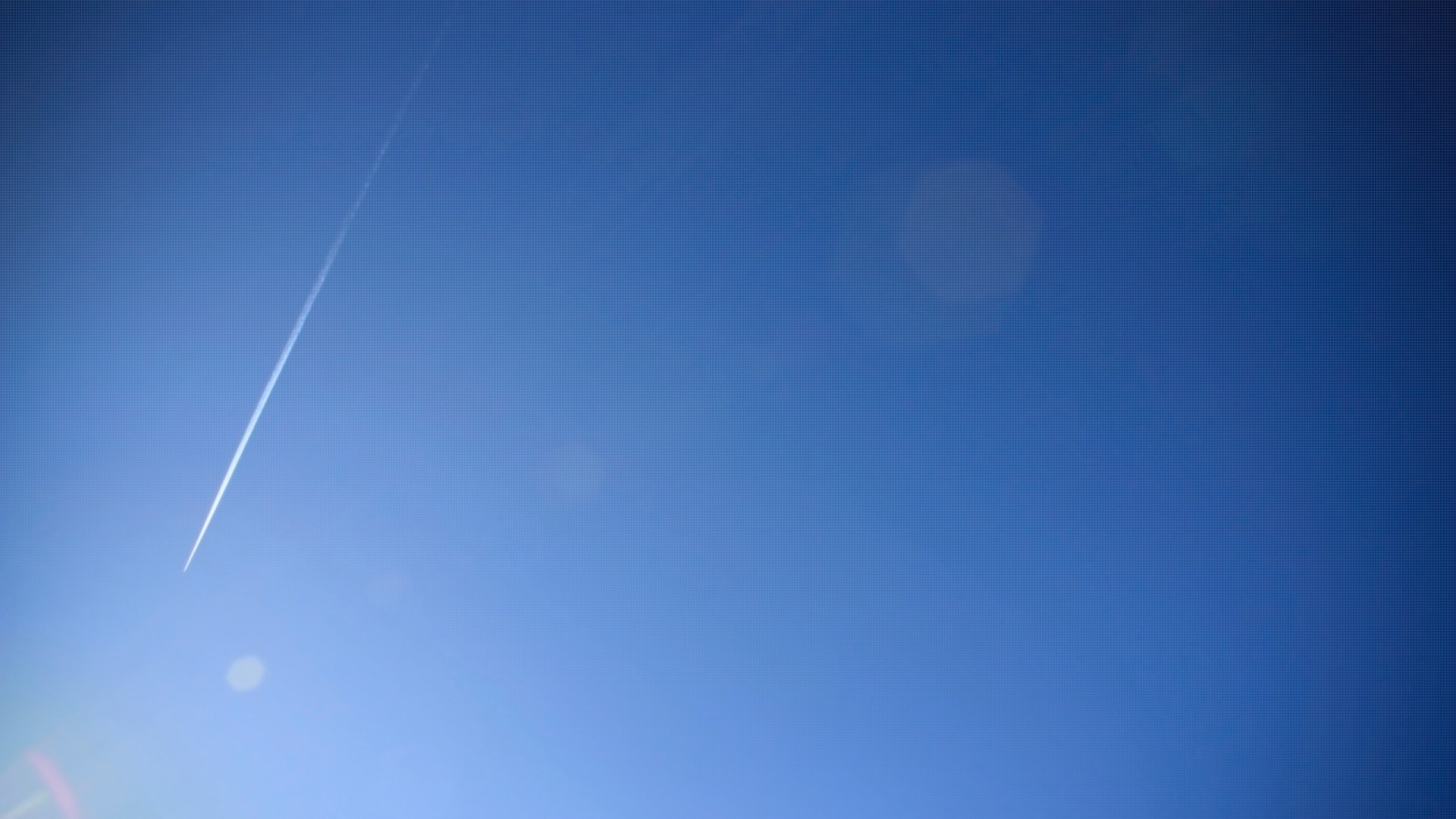 Airplane contrail in a clear blue sky HD Wallpaper
