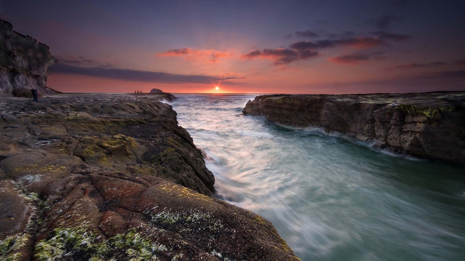 Sunset at Muriwai Beach with Rocky Shoreline HD Wallpaper