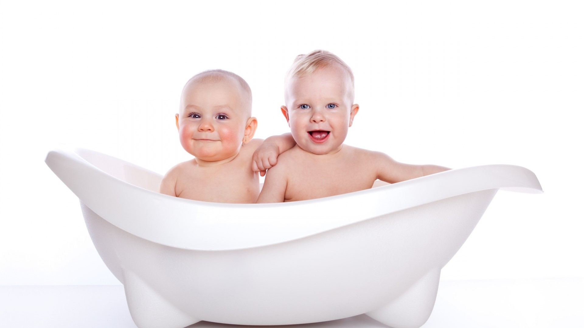 Two Babies in a White Bathtub HD Wallpaper