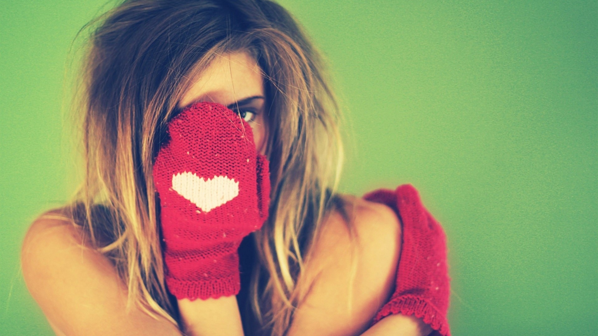 Girl in red mittens with heart HD Wallpaper
