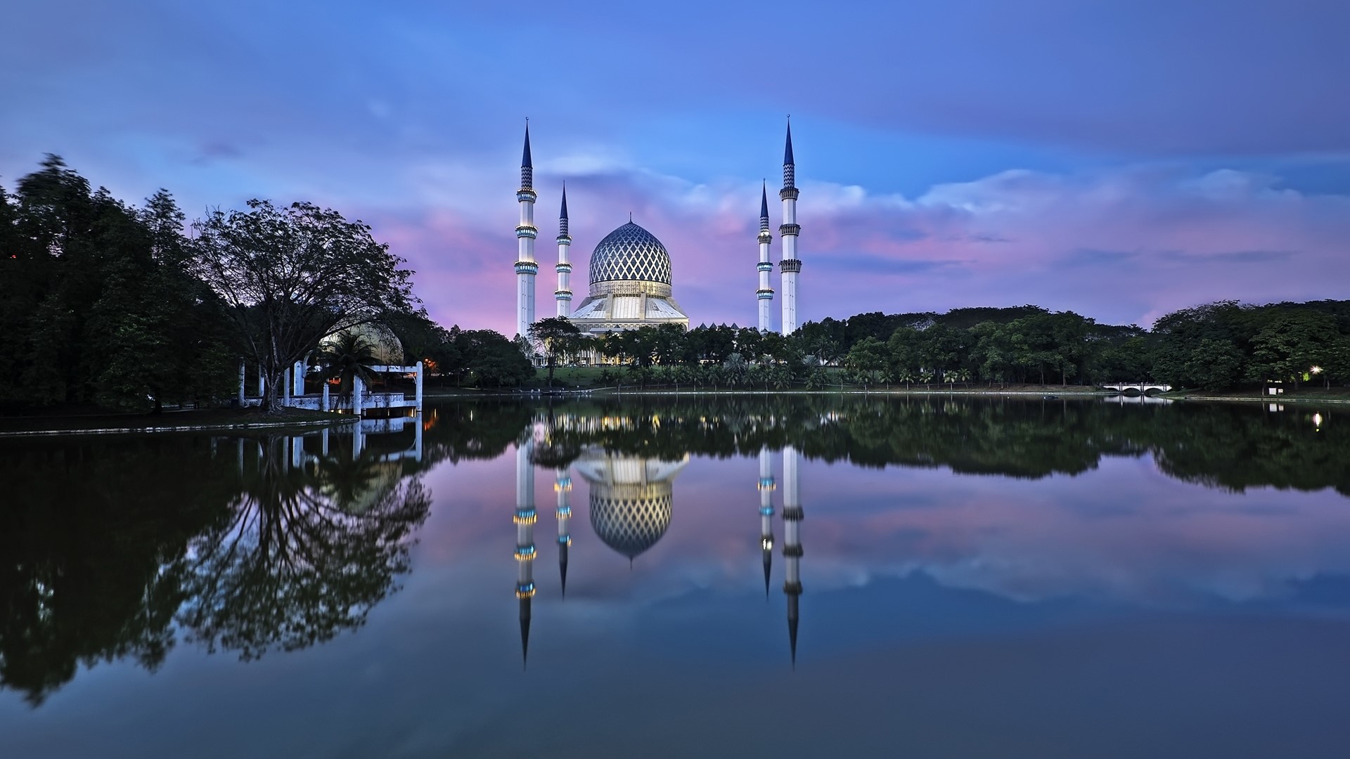 Mosque reflection on water at dusk HD Wallpaper