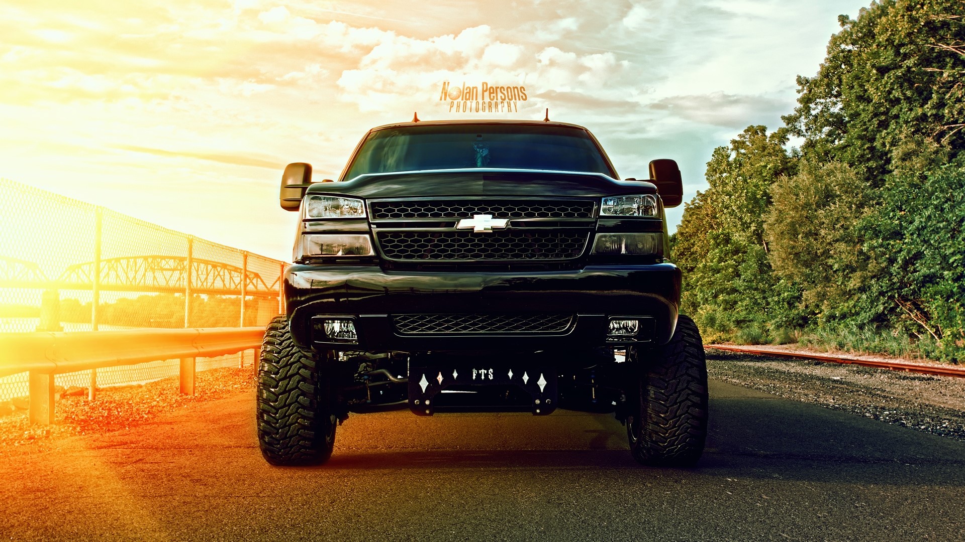 Black Chevrolet Silverado off-road truck HD Wallpaper