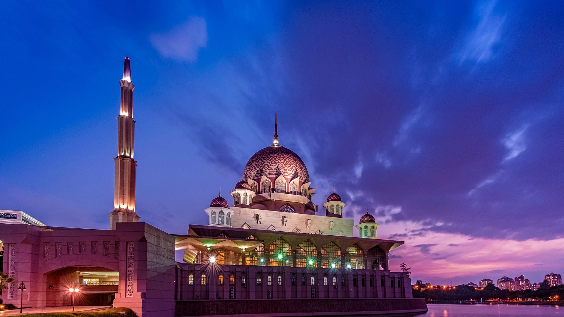 Putra Mosque at sunset HD Wallpaper