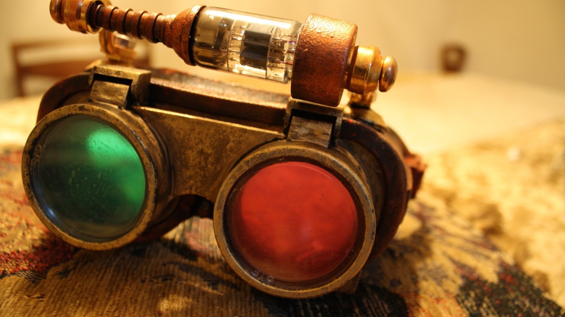 Steampunk goggles with red and green lenses HD Wallpaper