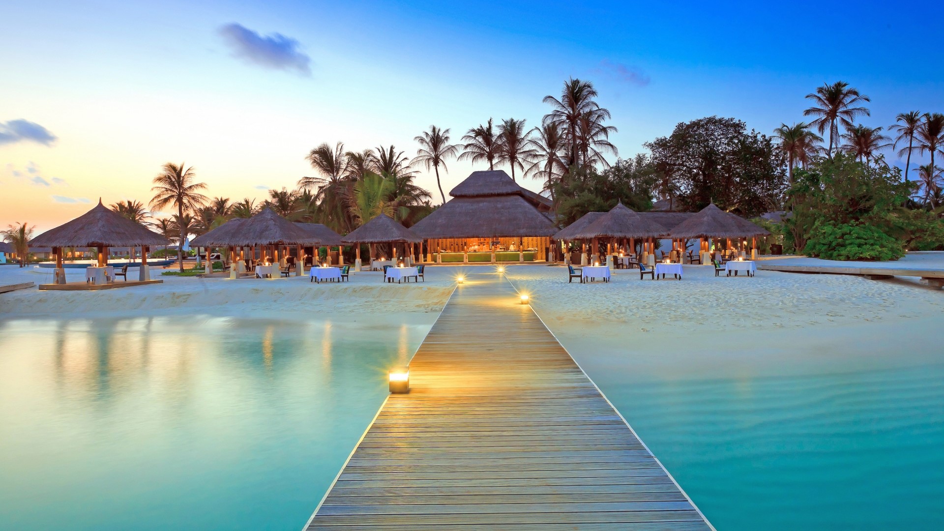 Maldives Resort with Beachside Dining and Pier HD Wallpaper