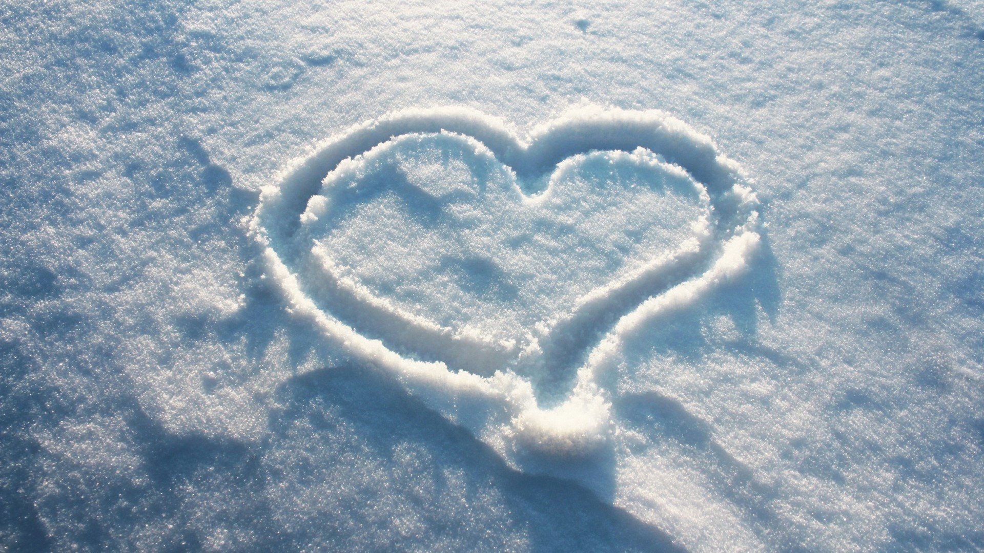 Heart drawn in snow HD Wallpaper