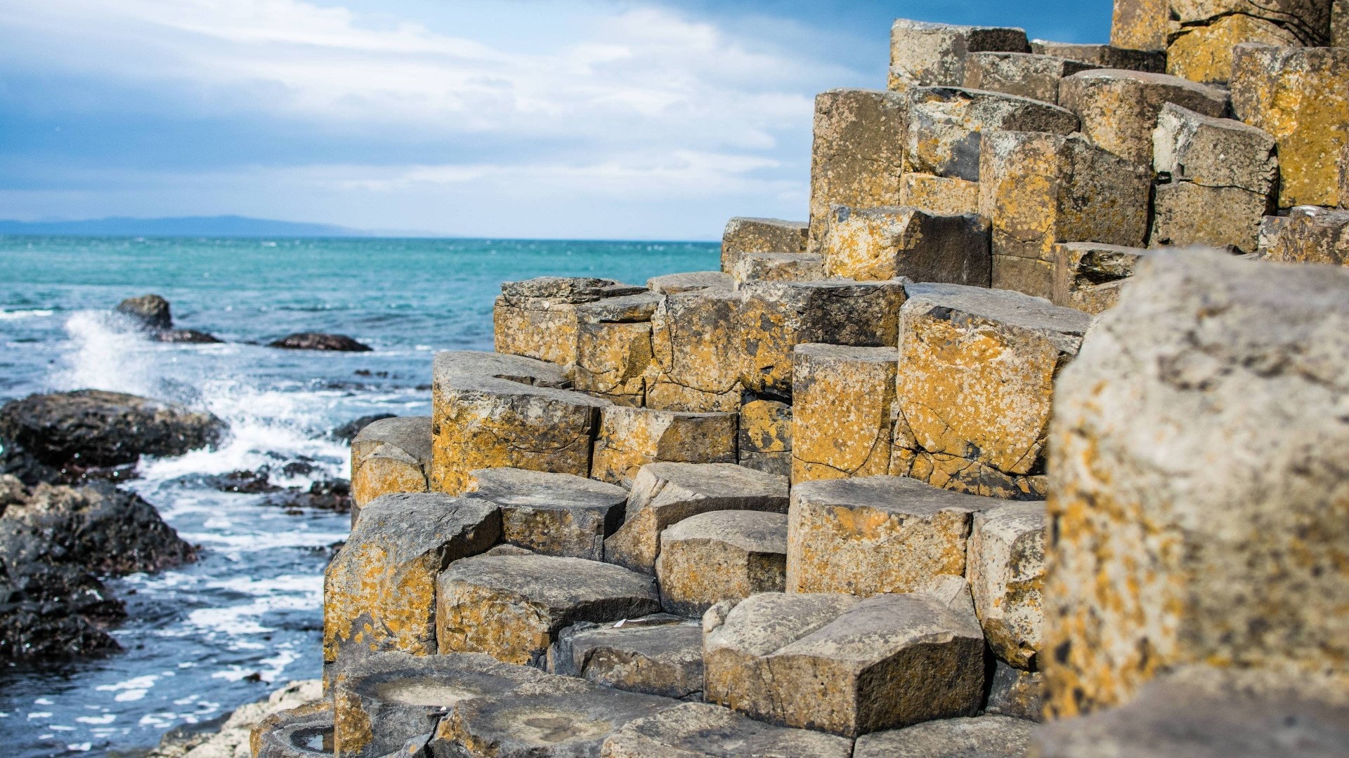 The Giant's Causeway in Northern Ireland HD Wallpaper