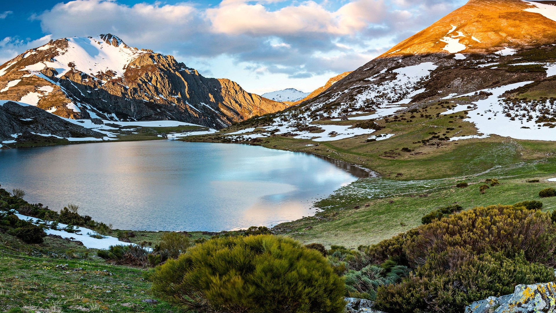 Lake and snowy mountains in Castilla y Leon, Spain HD Wallpaper