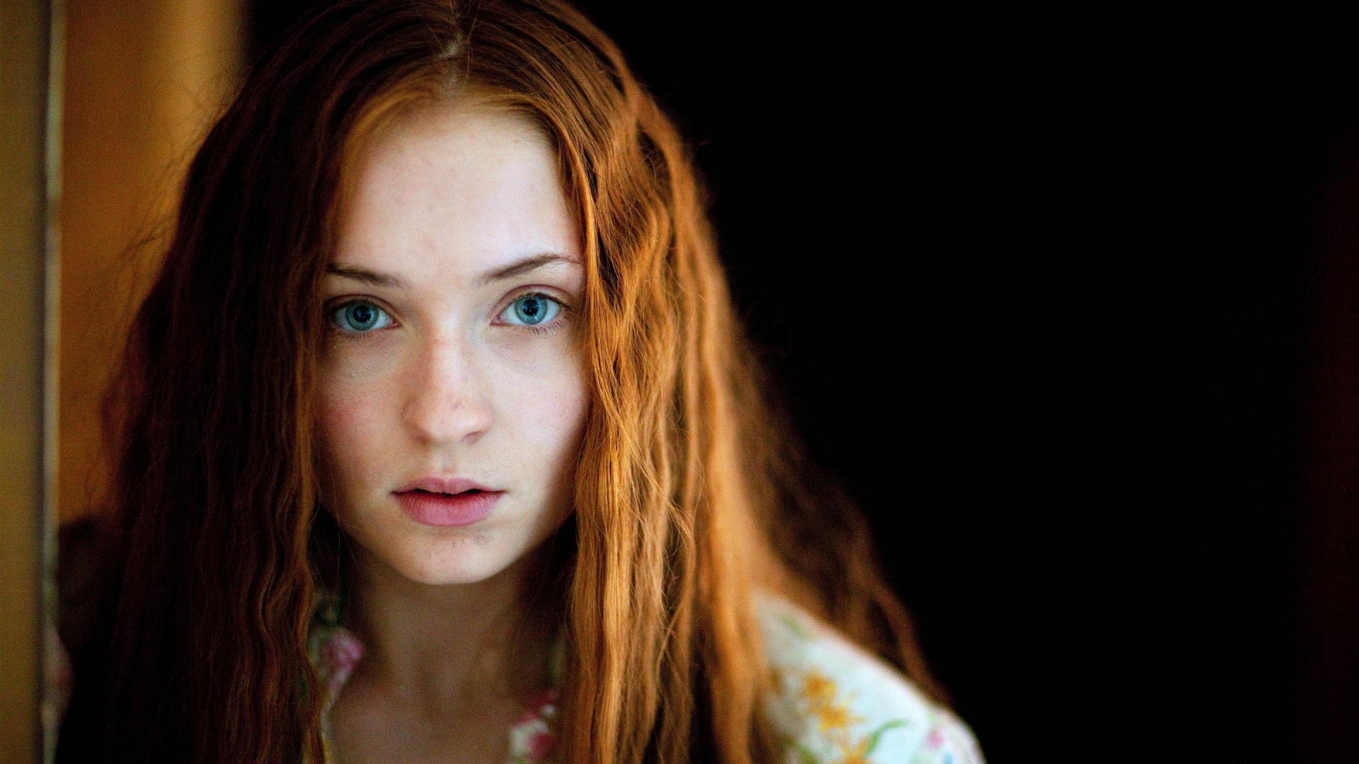 Sophie Turner HD Wallpaper