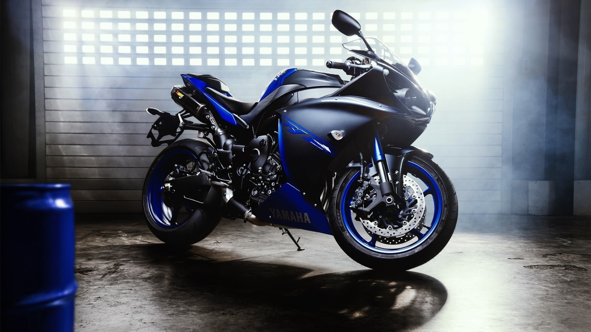 2015 Yamaha YZF-R1 motorcycle HD Wallpaper