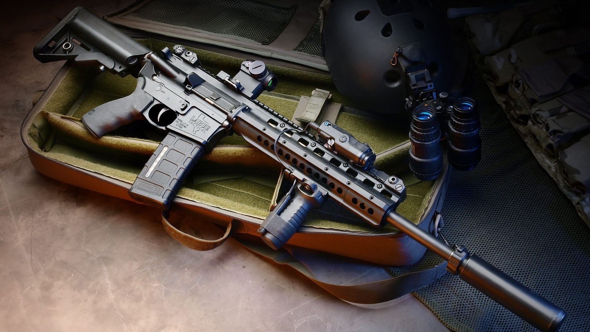 M4 Assault Rifle with Accessories in Case HD Wallpaper