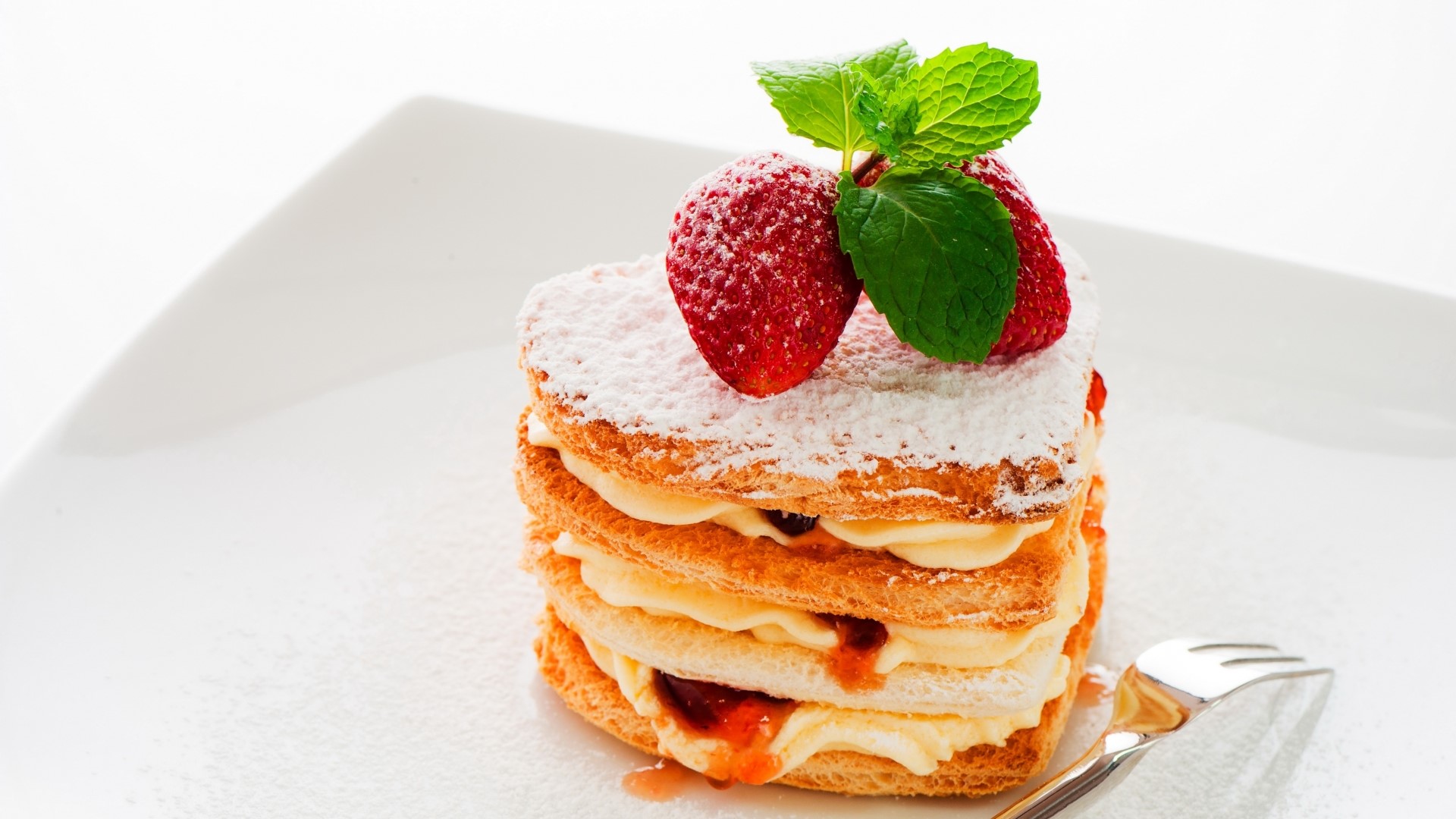 Strawberry Heart Cake with Cream and Mint HD Wallpaper