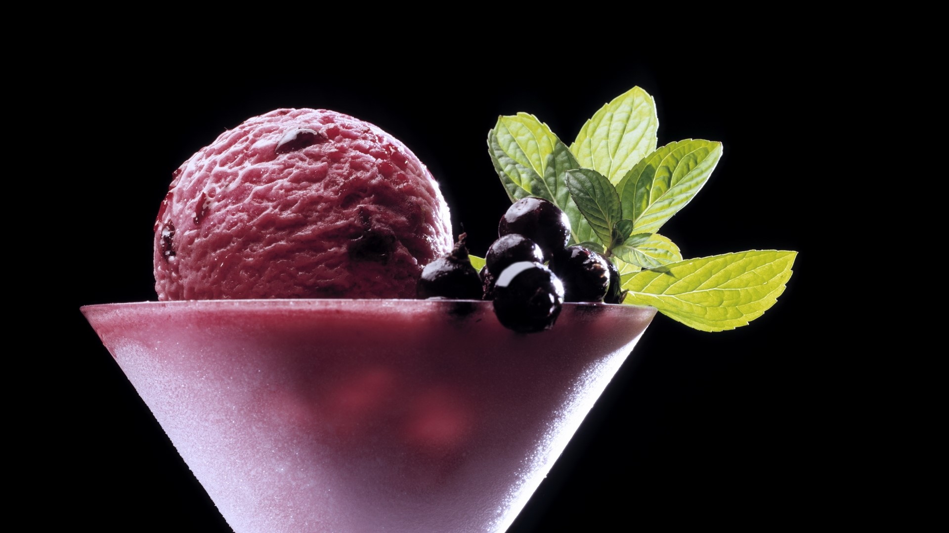 Scoop of ice cream with berries and mint HD Wallpaper