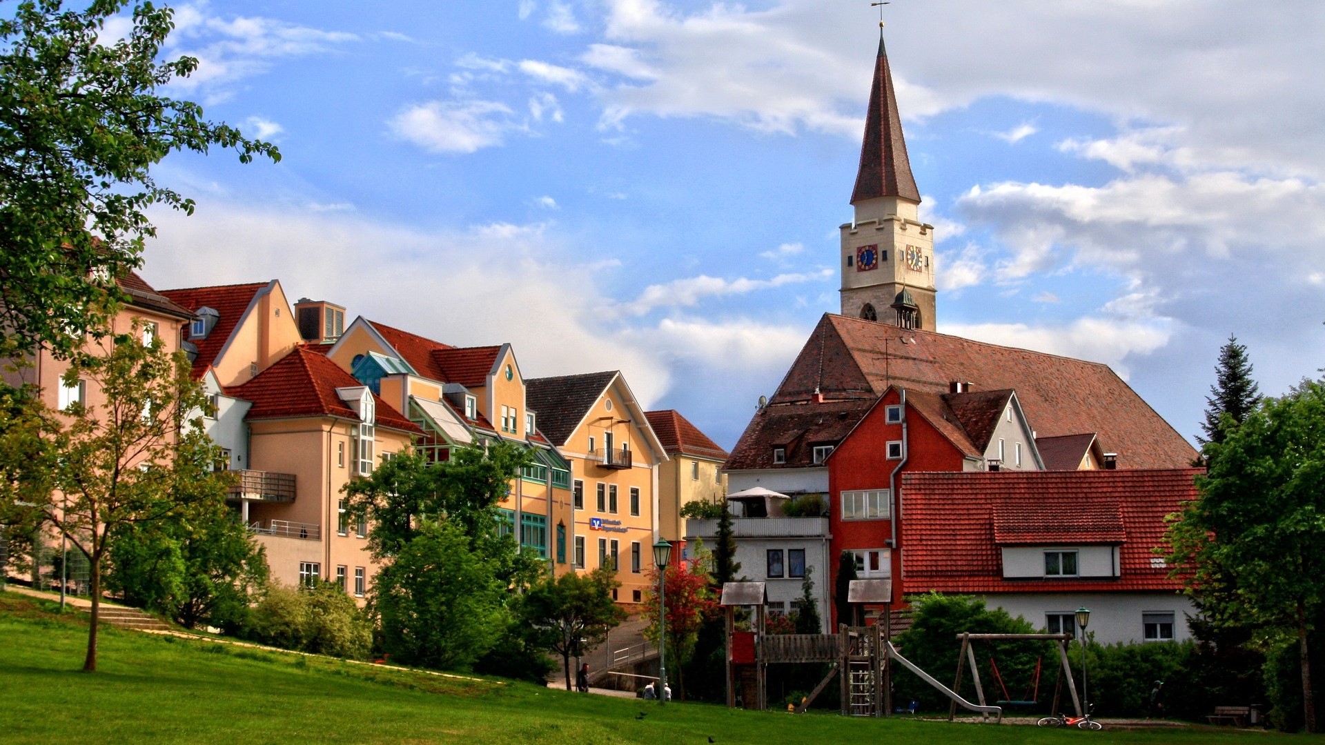 Houses and church in a German town HD Wallpaper