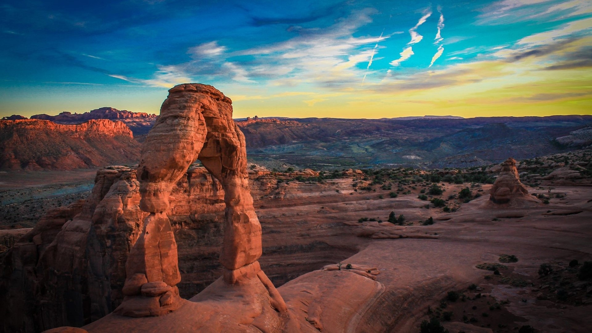 Delicate Arch at Arches National Park at Sunset HD Wallpaper