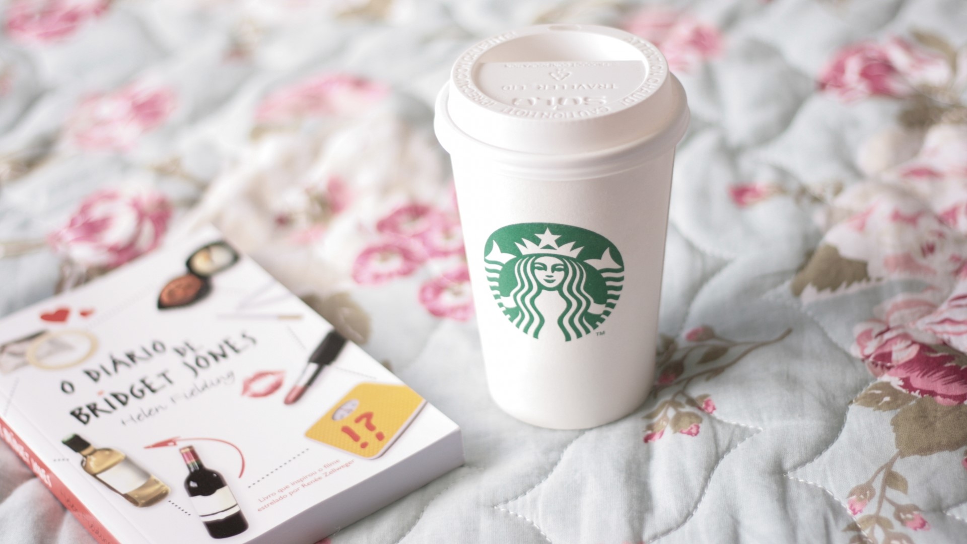 Starbucks coffee cup and Bridget Jones book HD Wallpaper