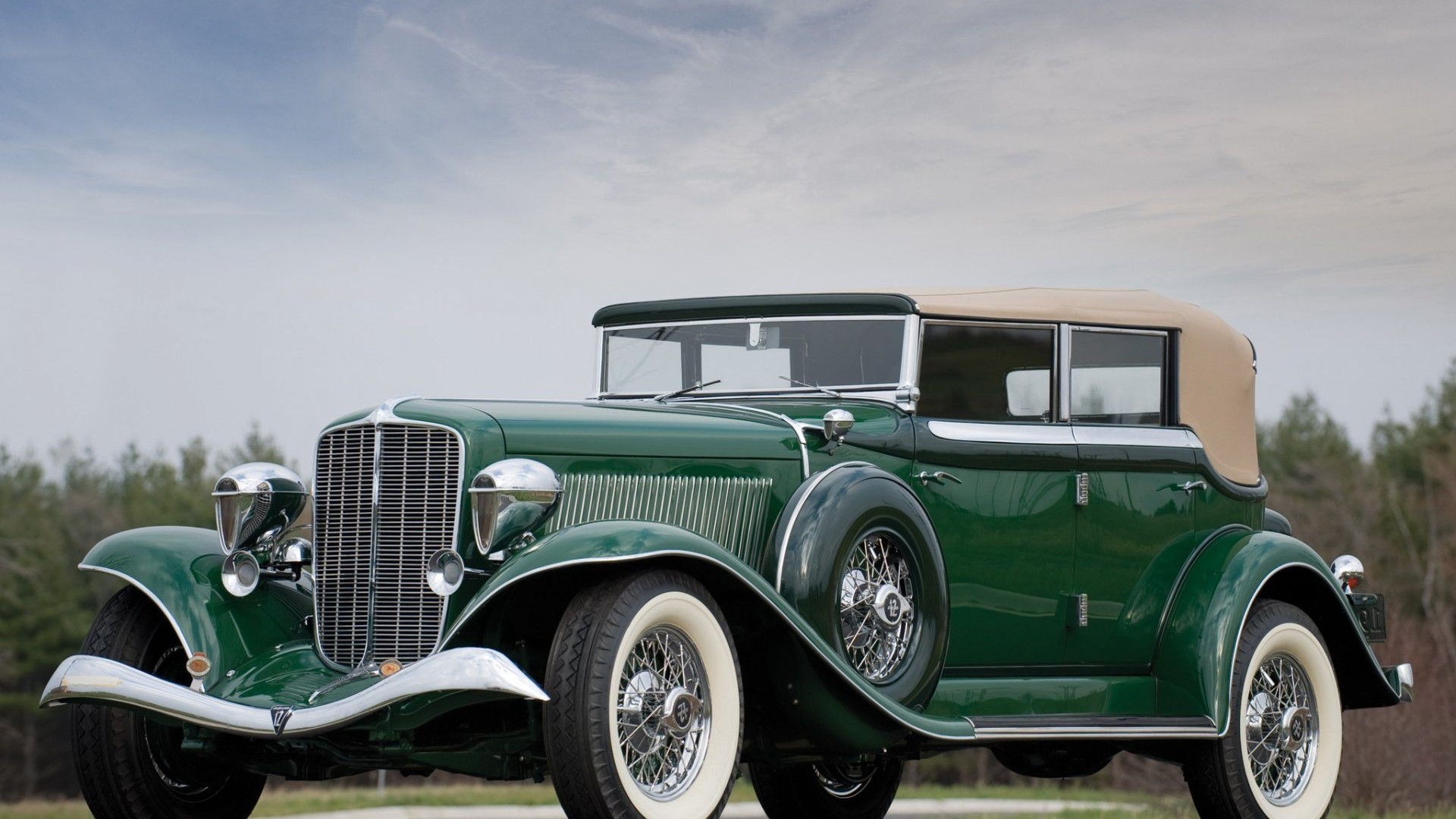 Green Auburn Phaeton Convertible HD Wallpaper