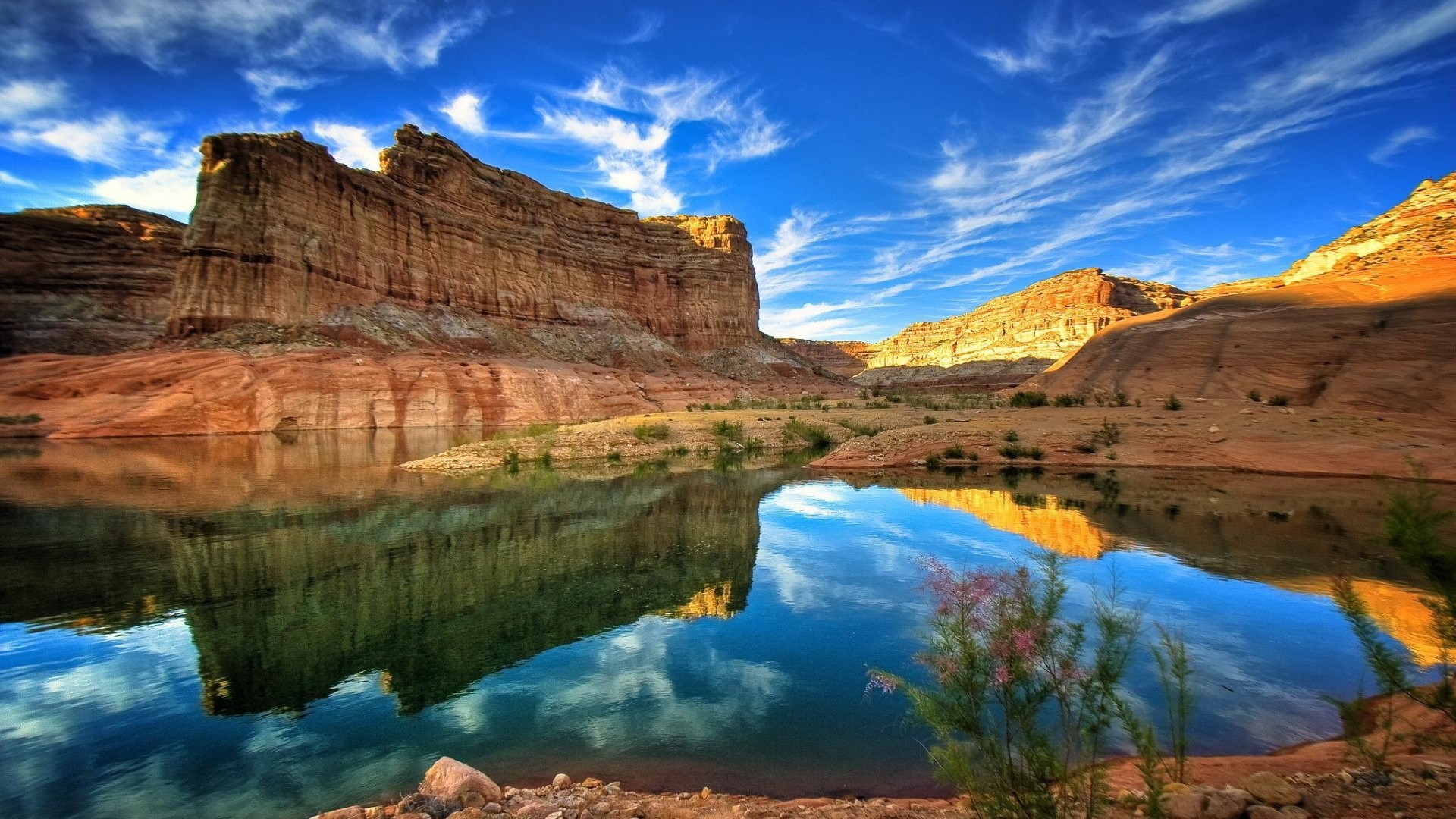 Canyon lake with reflections under a blue sky HD Wallpaper