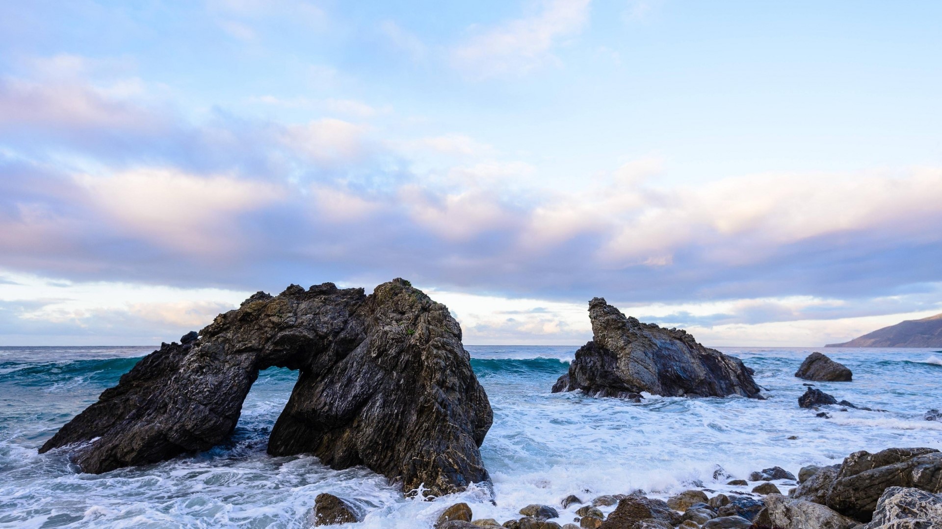 Rock formations in the ocean near Big Sur HD Wallpaper