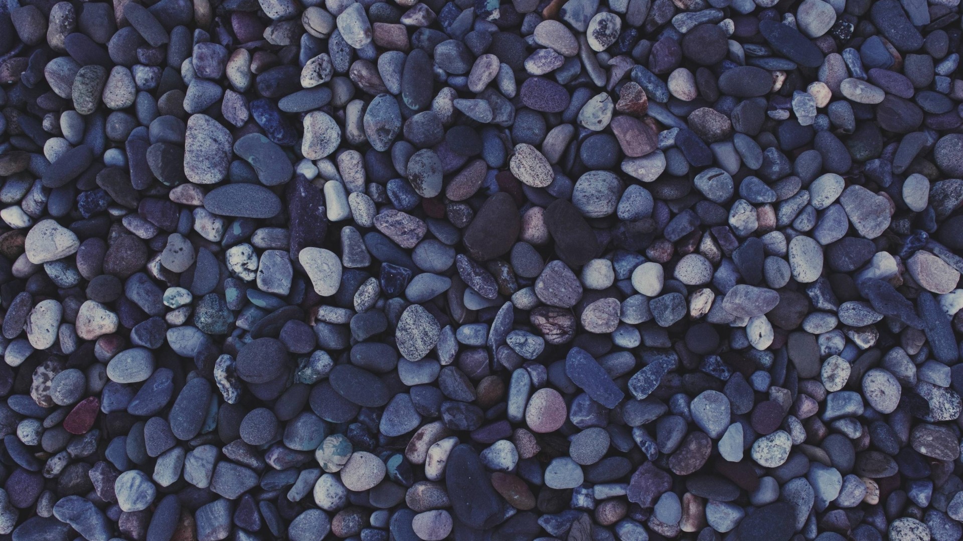 Close-up of dark blue and grey pebbles HD Wallpaper