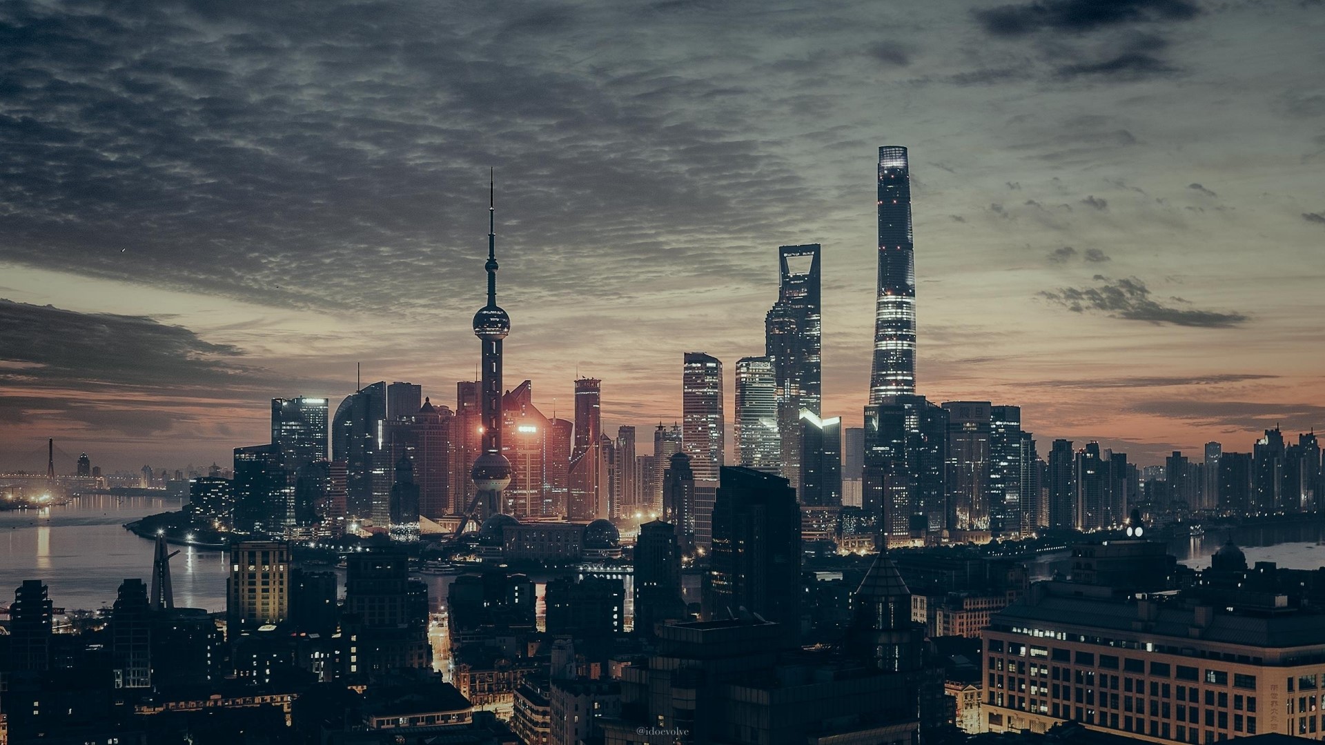 Shanghai skyline at dusk with Oriental Pearl Tower HD Wallpaper