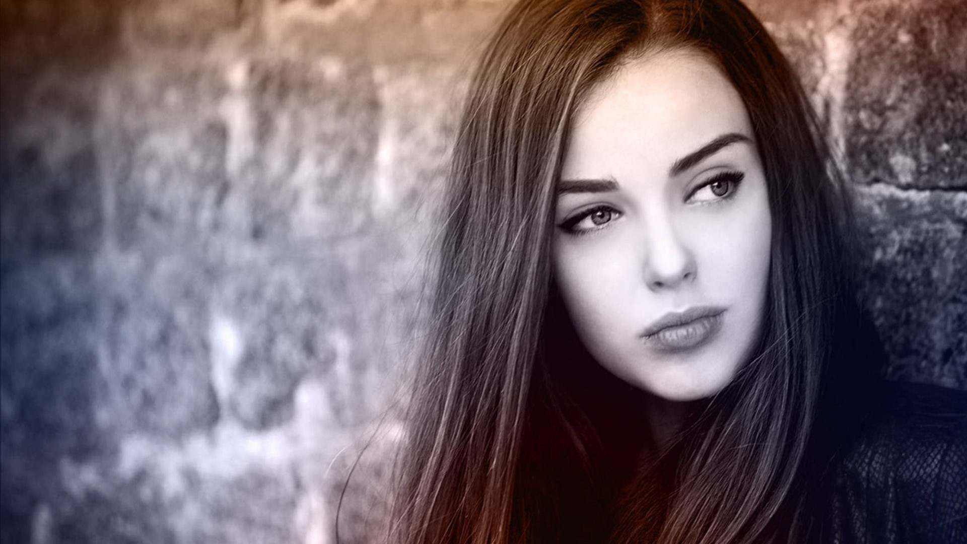 Beautiful girl with long hair HD Wallpaper