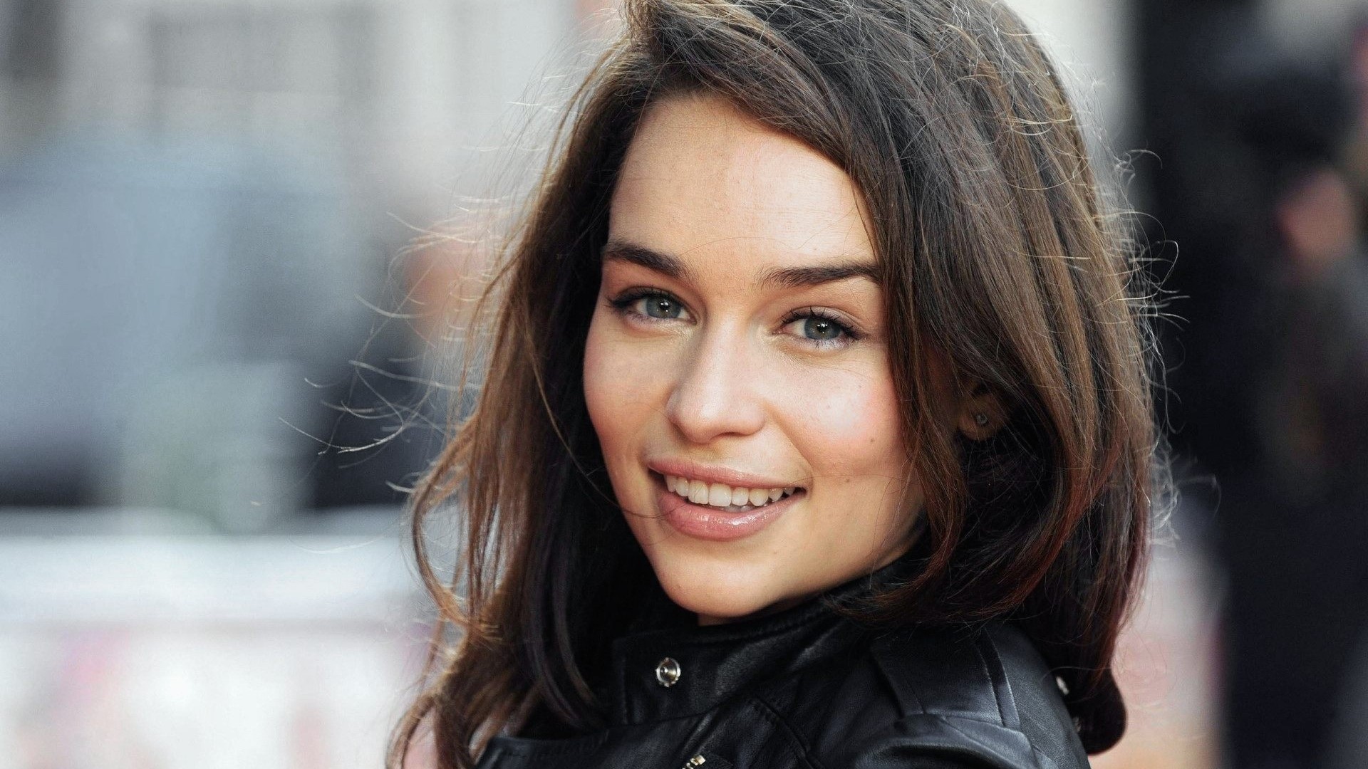 Emilia Clarke HD Wallpaper