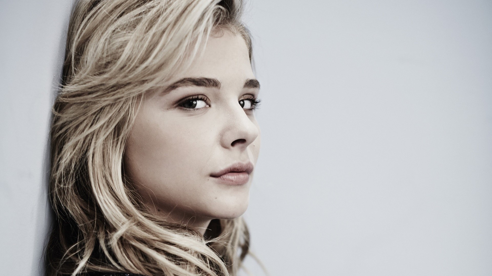 Chloe Moretz portrait HD Wallpaper