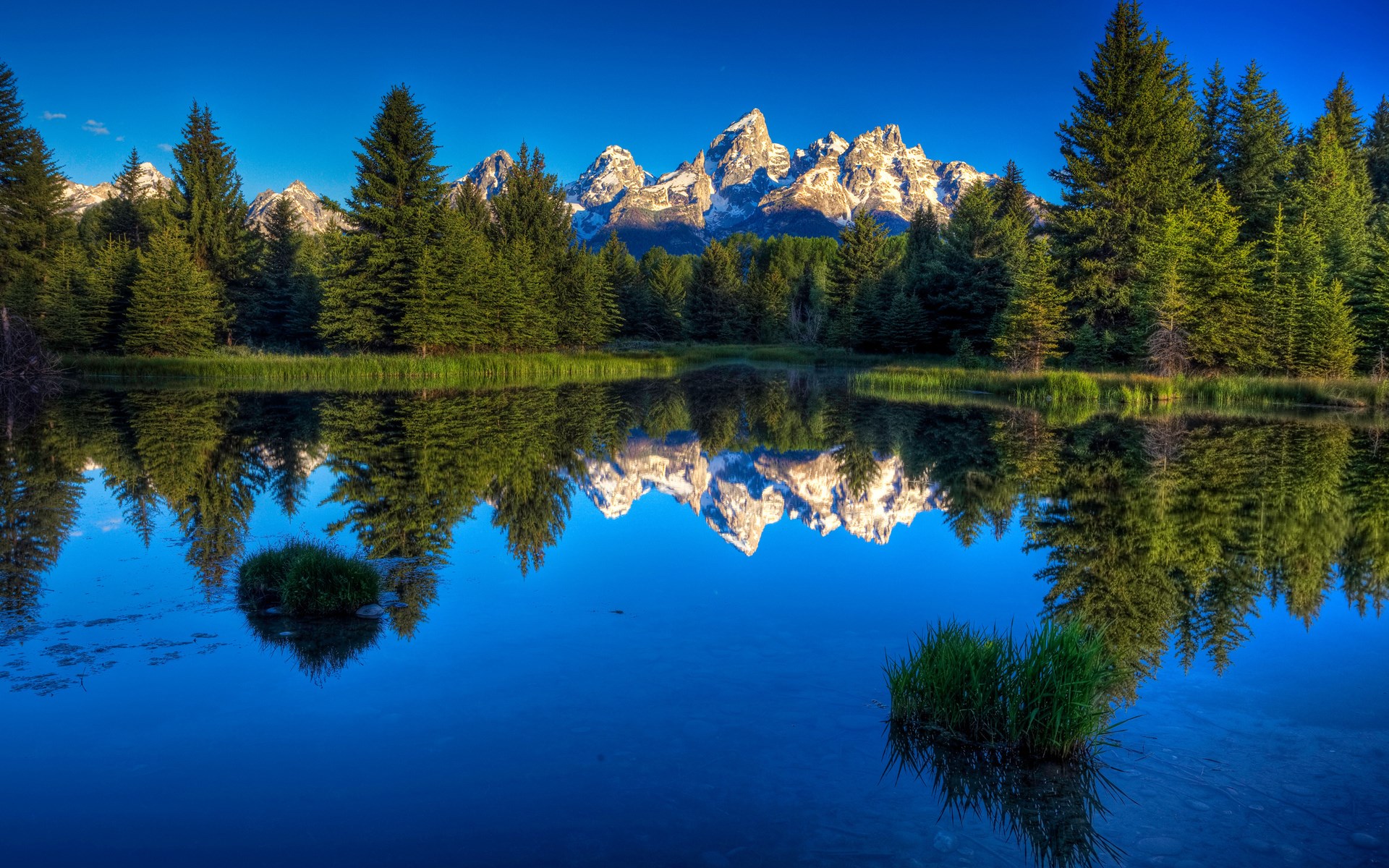Reflection of Mountains and Trees in a Lake HD Wallpaper
