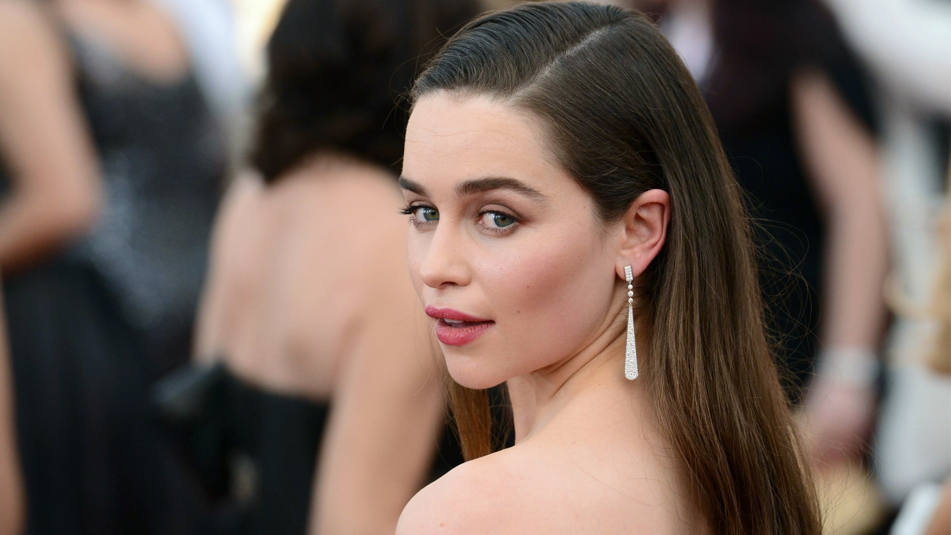 Emilia Clarke at an event HD Wallpaper