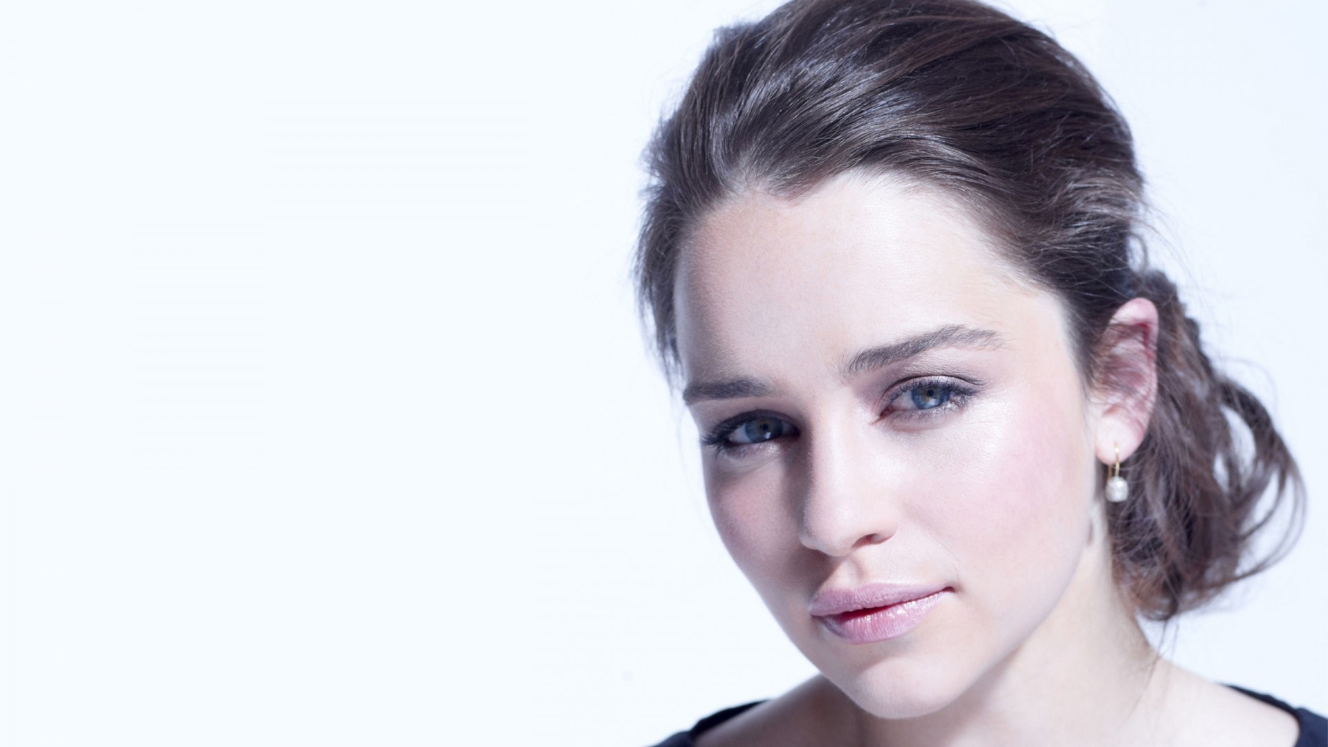 Emilia Clarke portrait HD Wallpaper