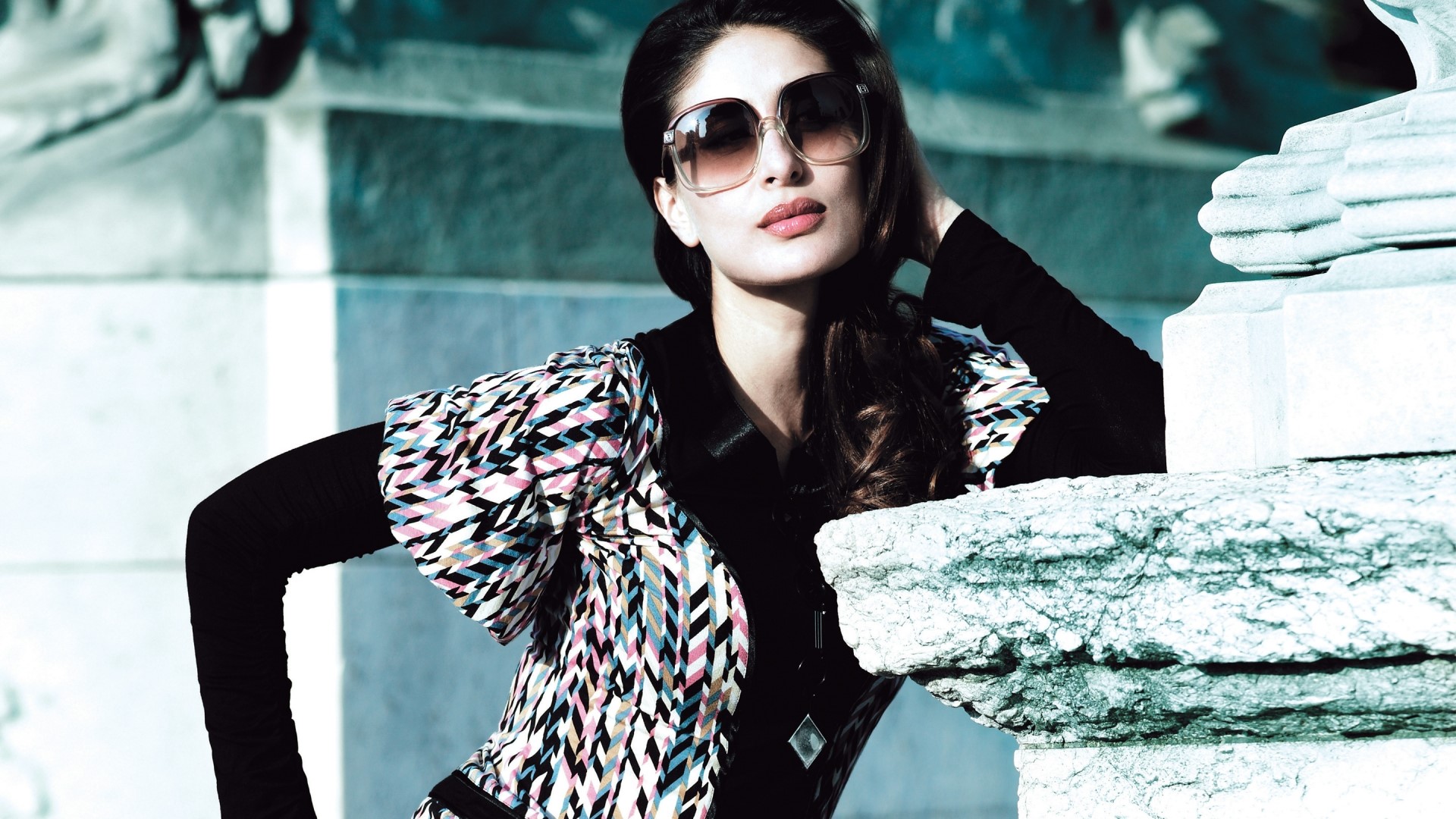 Kareena Kapoor posing outdoors HD Wallpaper