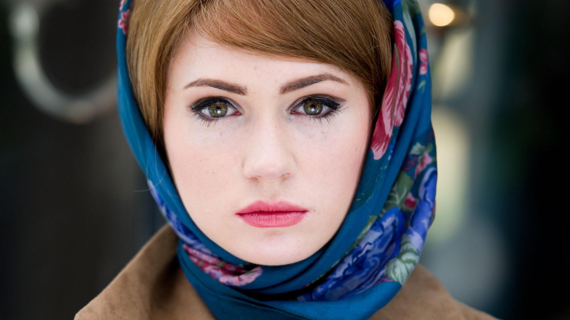 Karen Gillan wearing a floral scarf HD Wallpaper