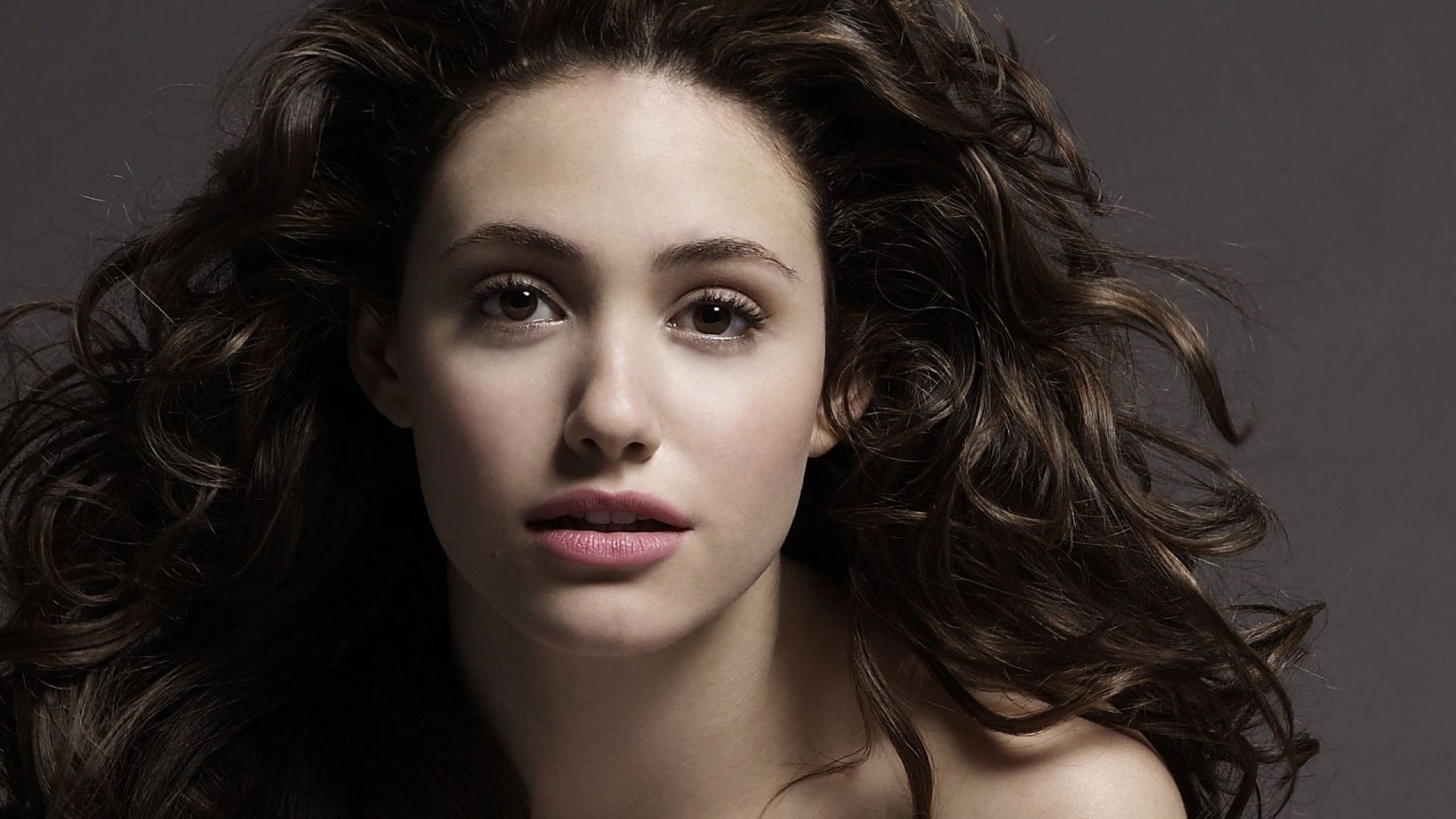 Emmy Rossum portrait HD Wallpaper