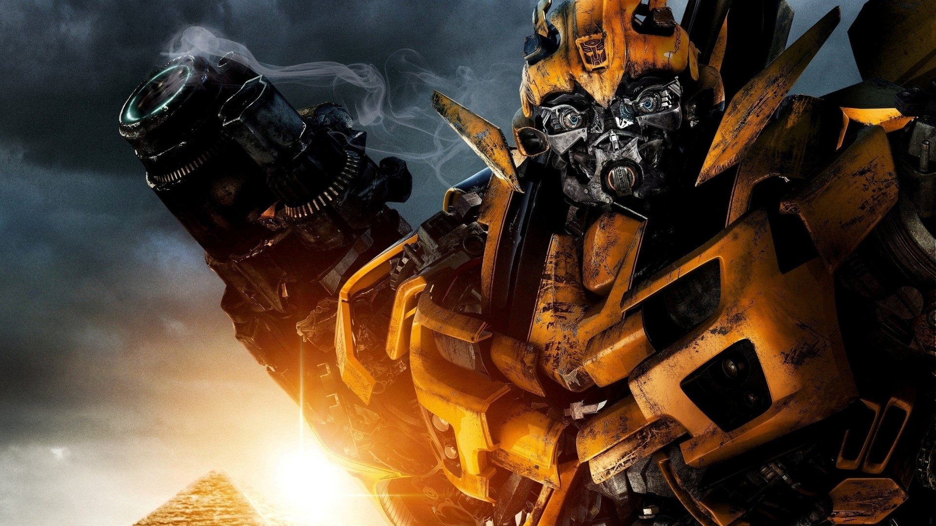 Bumblebee from Transformers 2 near pyramids HD Wallpaper