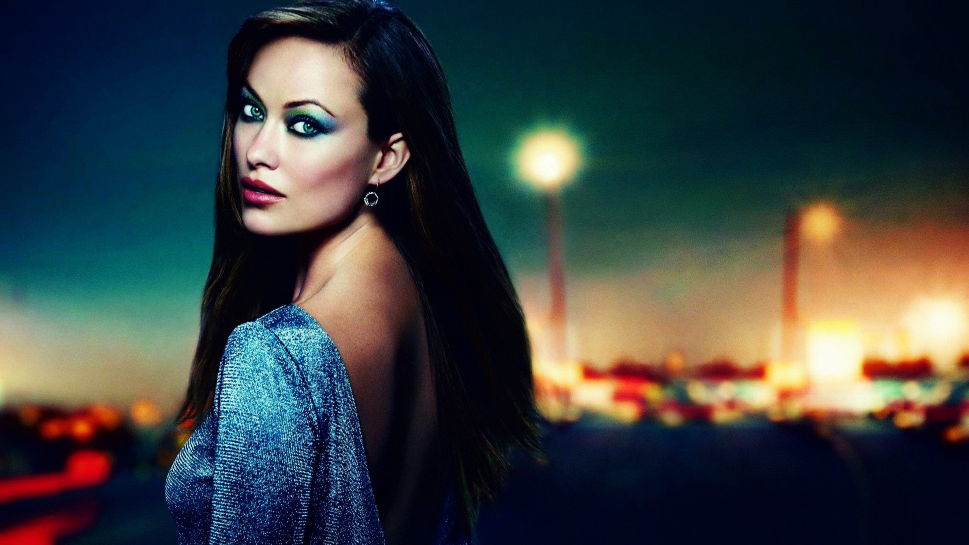 Olivia Wilde looking over her shoulder HD Wallpaper