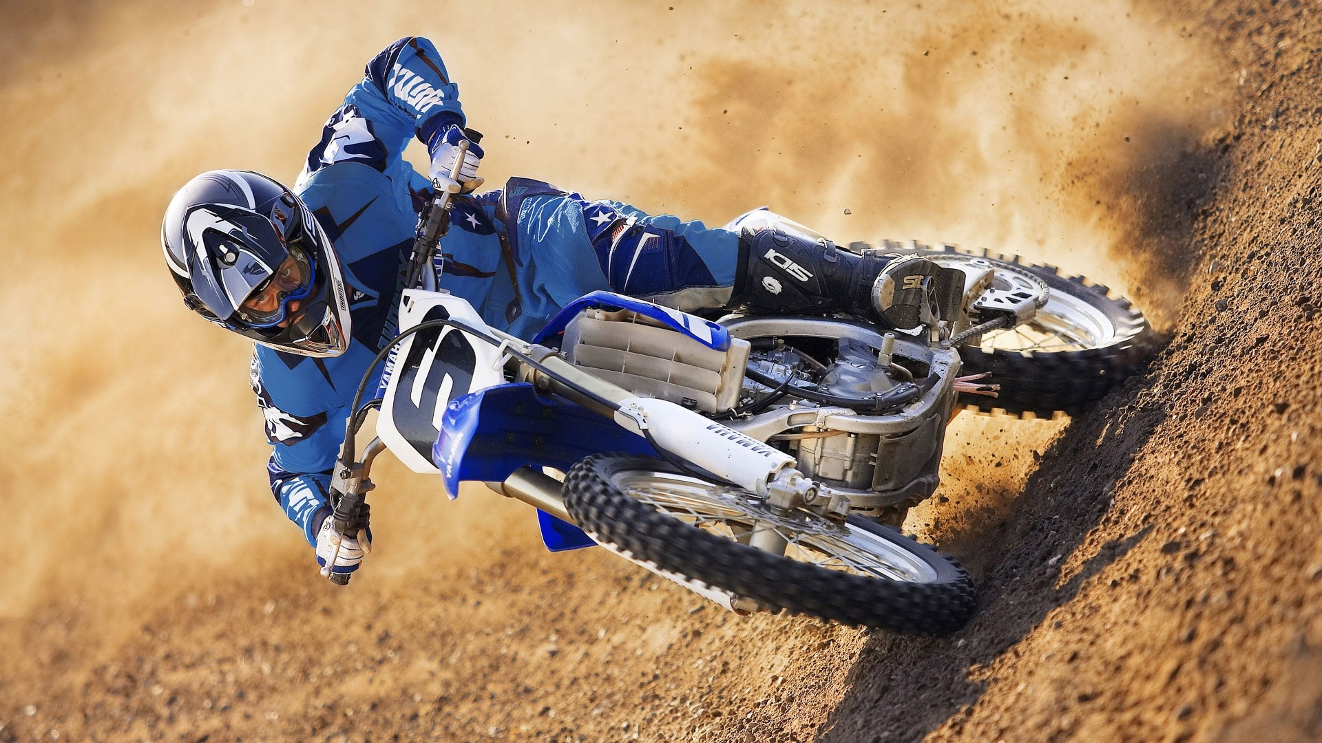 Motocross rider on a Yamaha motorcycle HD Wallpaper